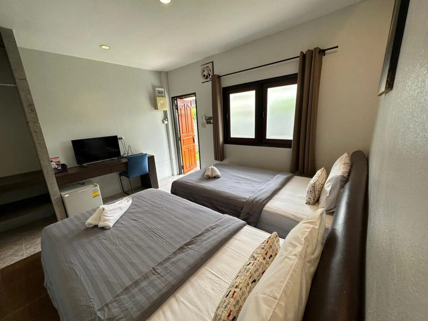 Property building, Bed in Baan Ma Feung GuestHouse
