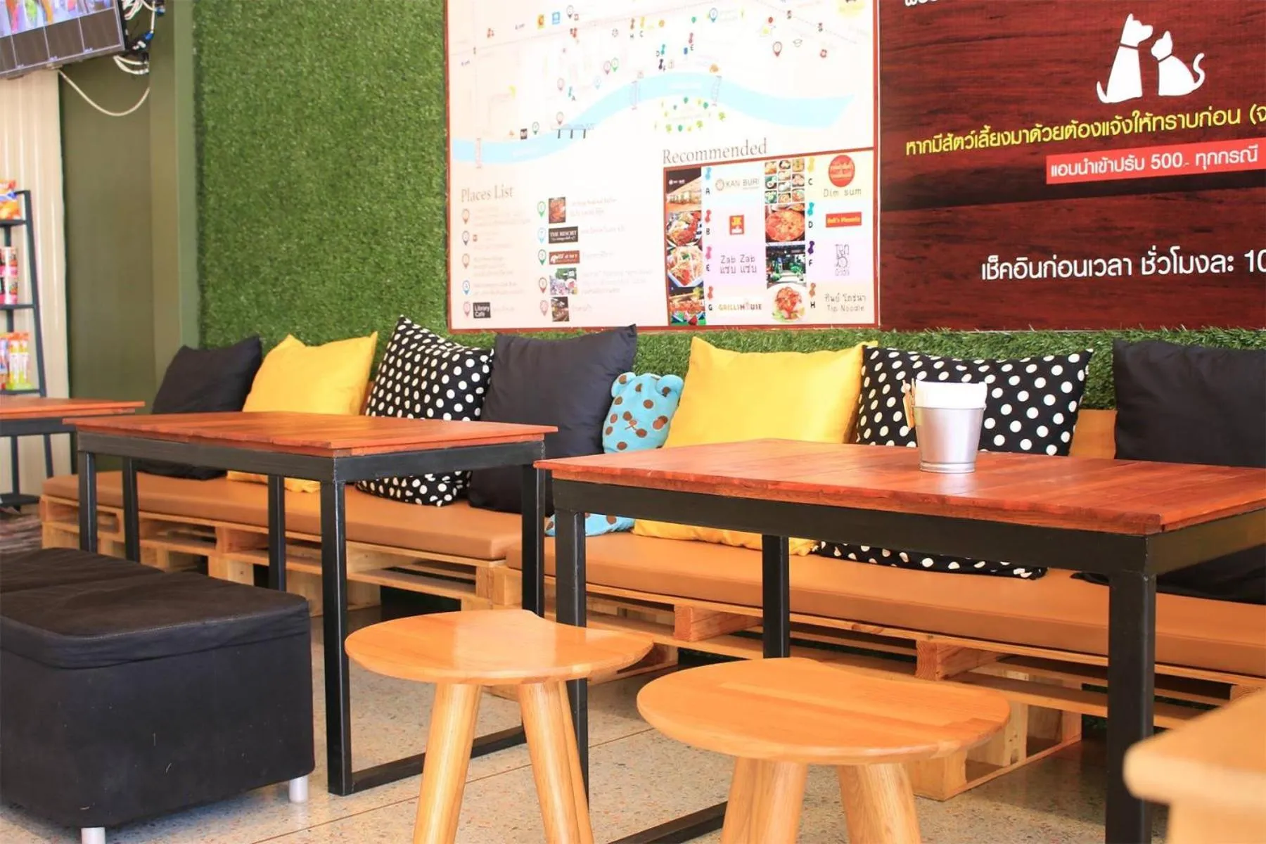 Living room in Baan Ma Feung GuestHouse