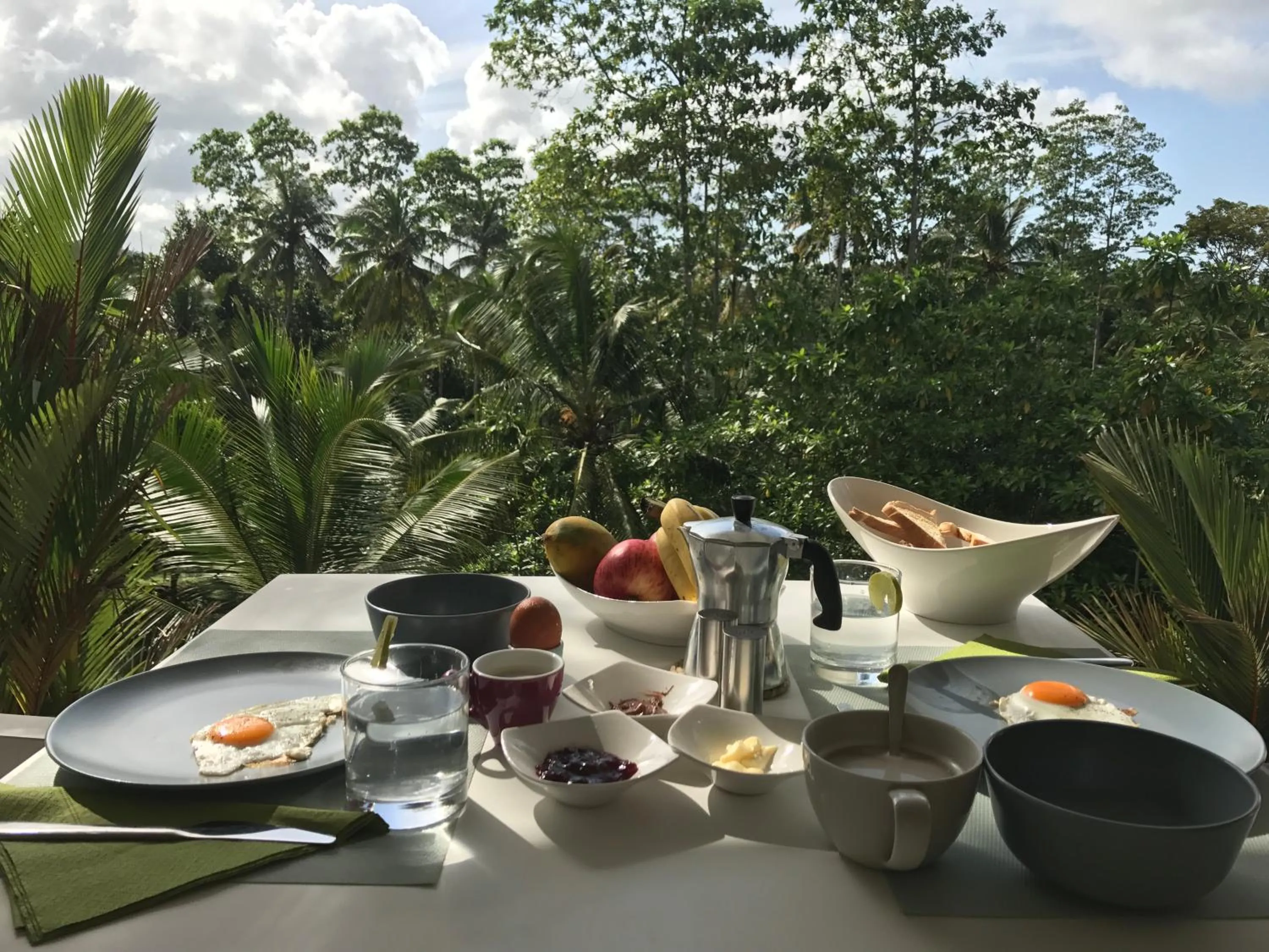 Dining area in Good Vibes Villas