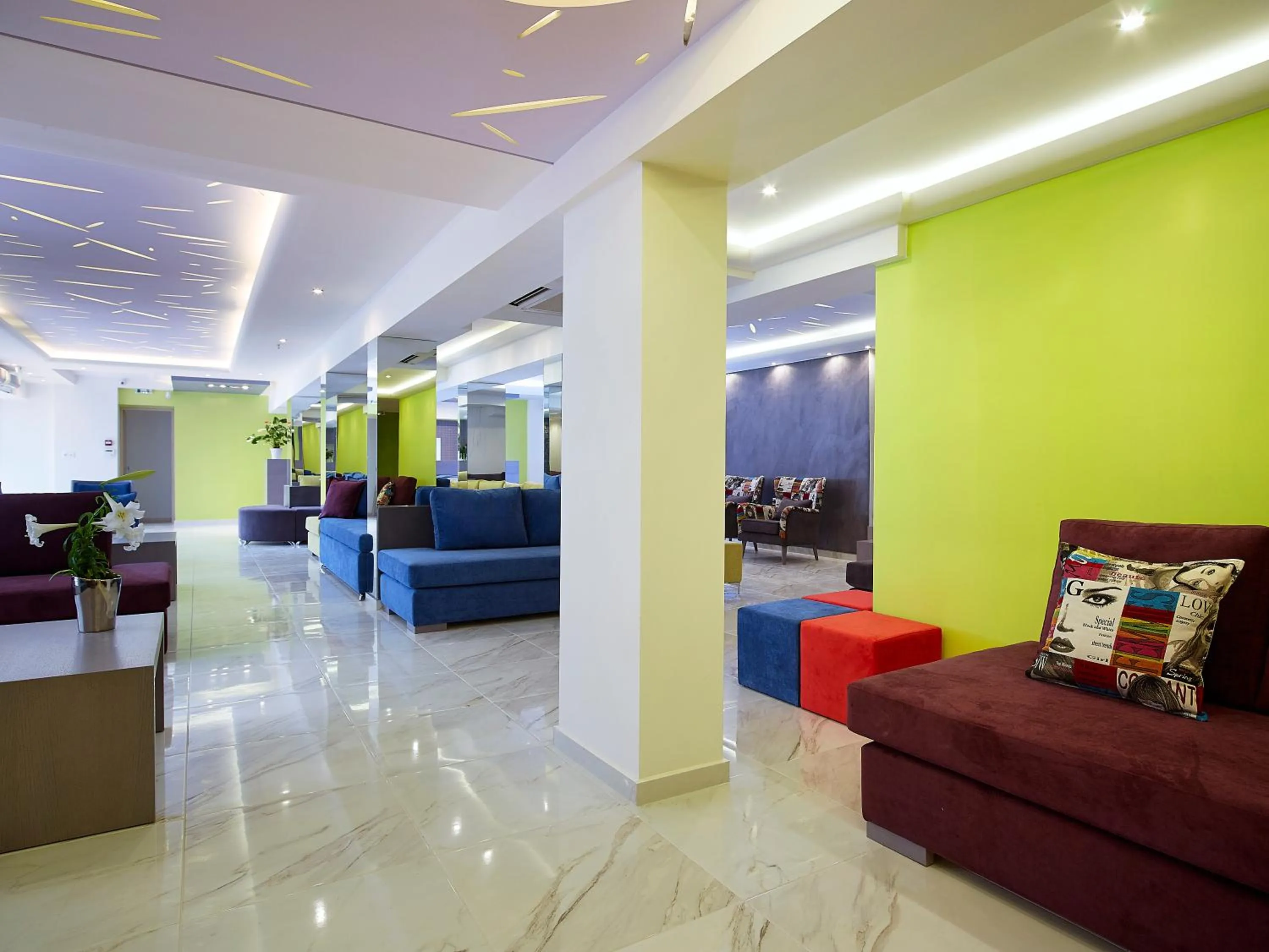 Communal lounge/ TV room in Mistral Bay Hotel