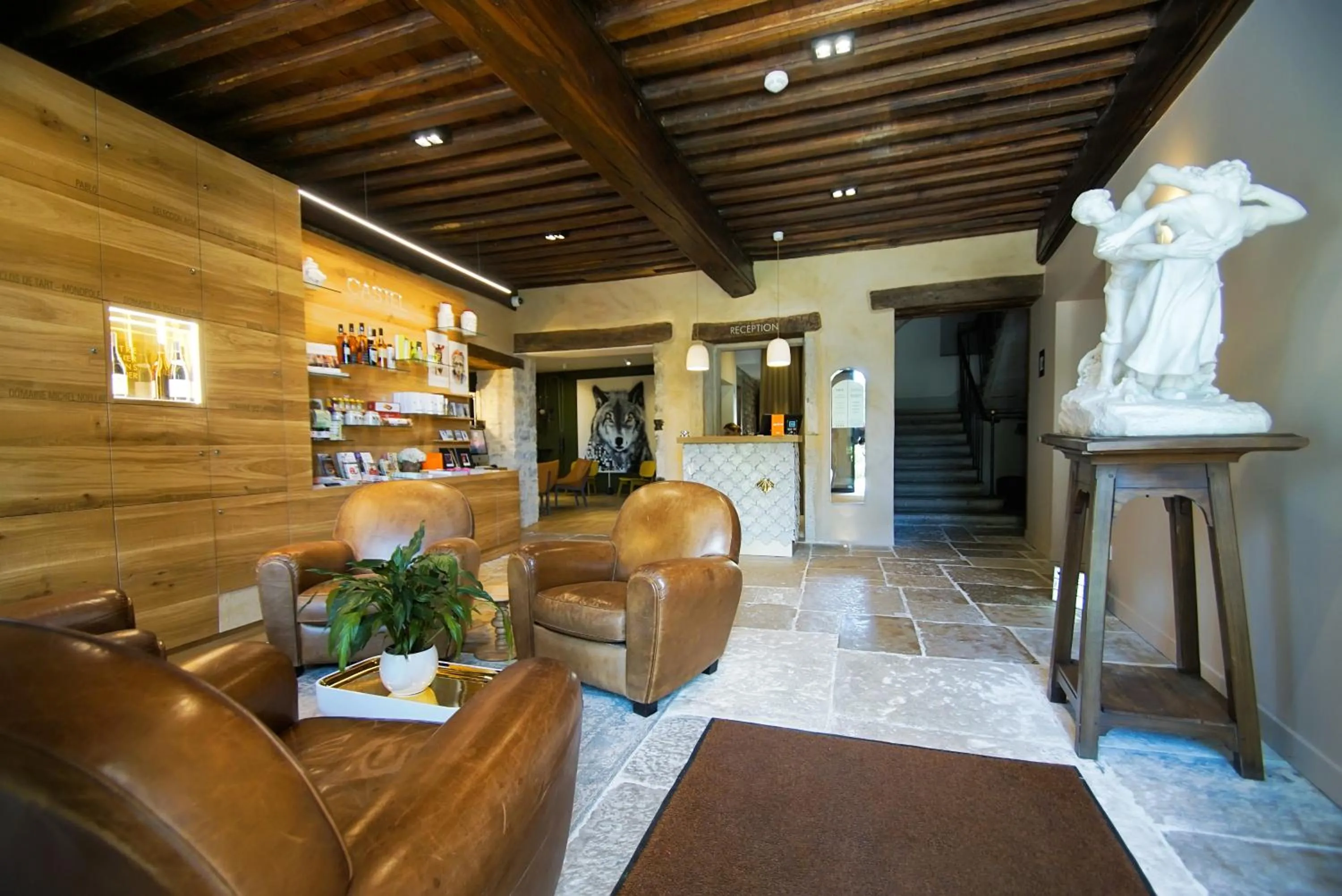 On-site shops in Castel de Très Girard - Hotel & Restaurant - Teritoria