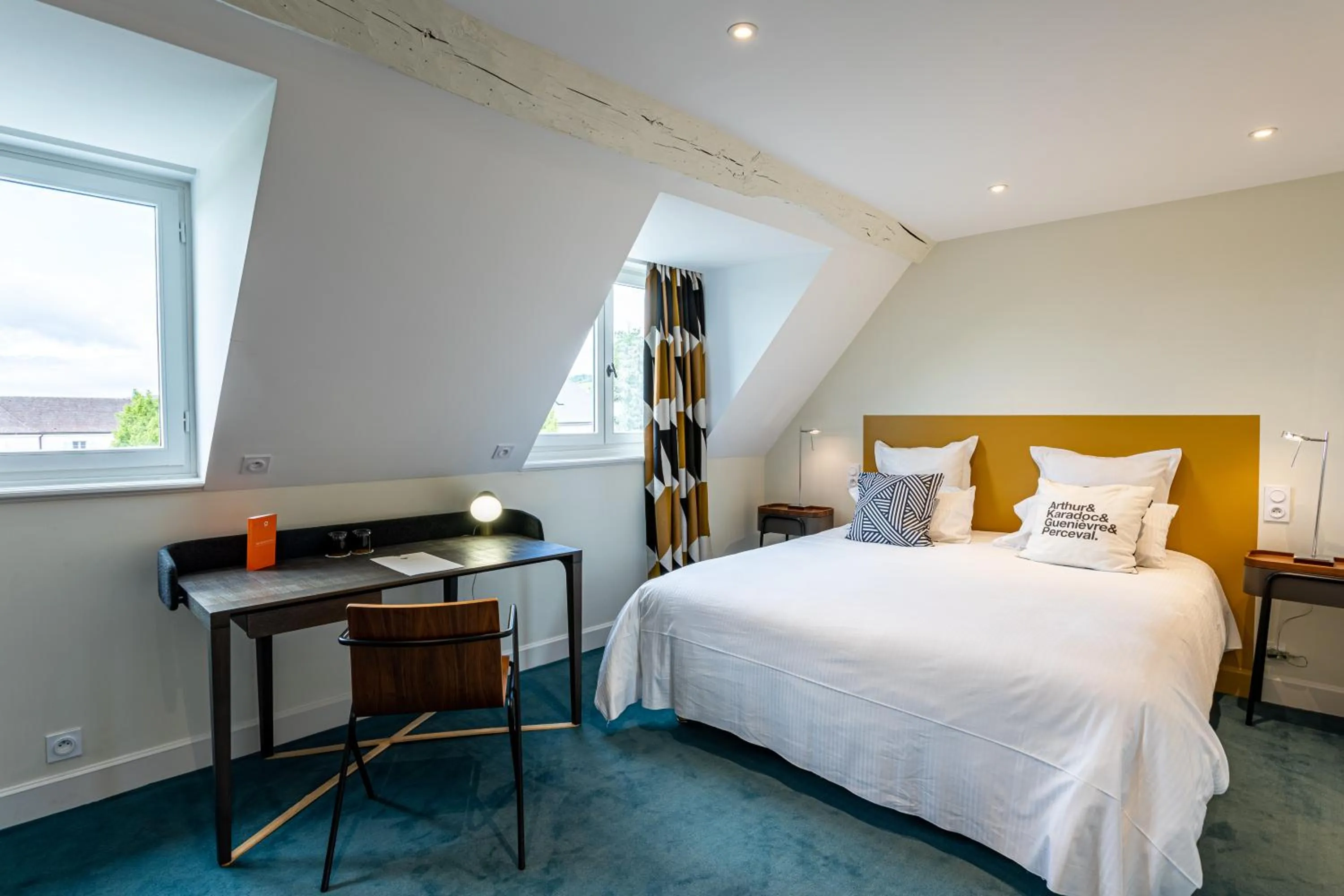 Photo of the whole room, Bed in Castel de Très Girard - Hotel & Restaurant - Teritoria