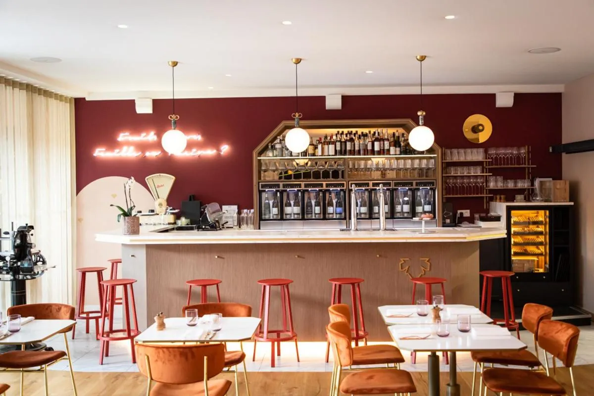 Restaurant/places to eat in Castel de Très Girard - Hotel & Restaurant - Teritoria