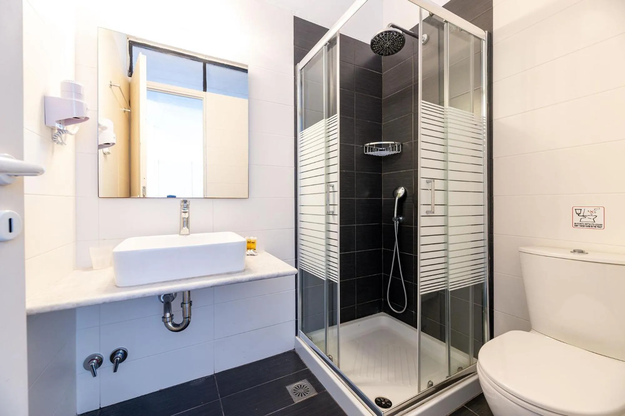 Shower in Hippocampus Hotel