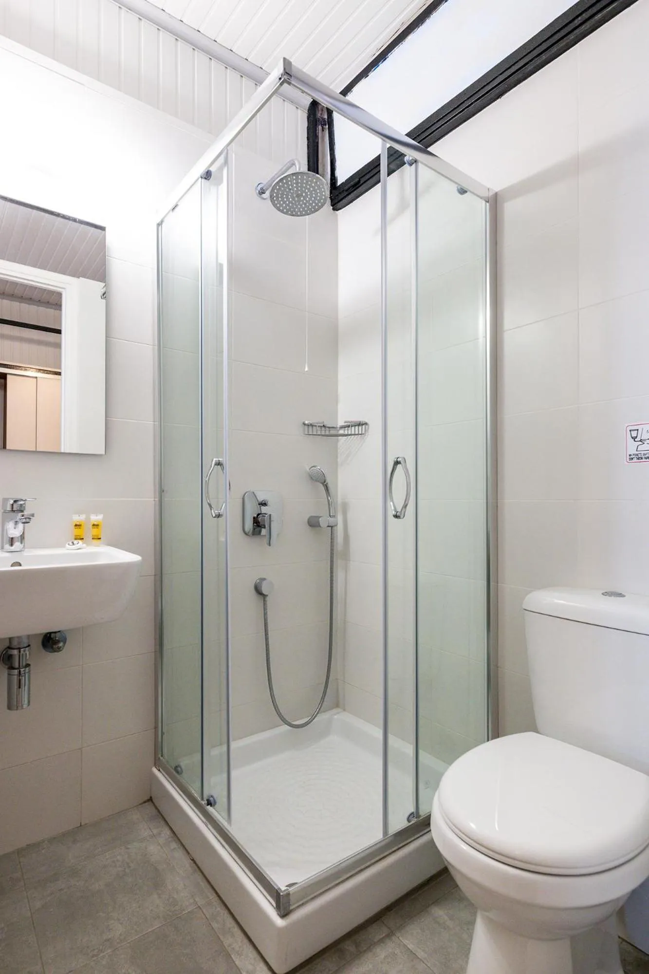 Shower in Hippocampus Hotel