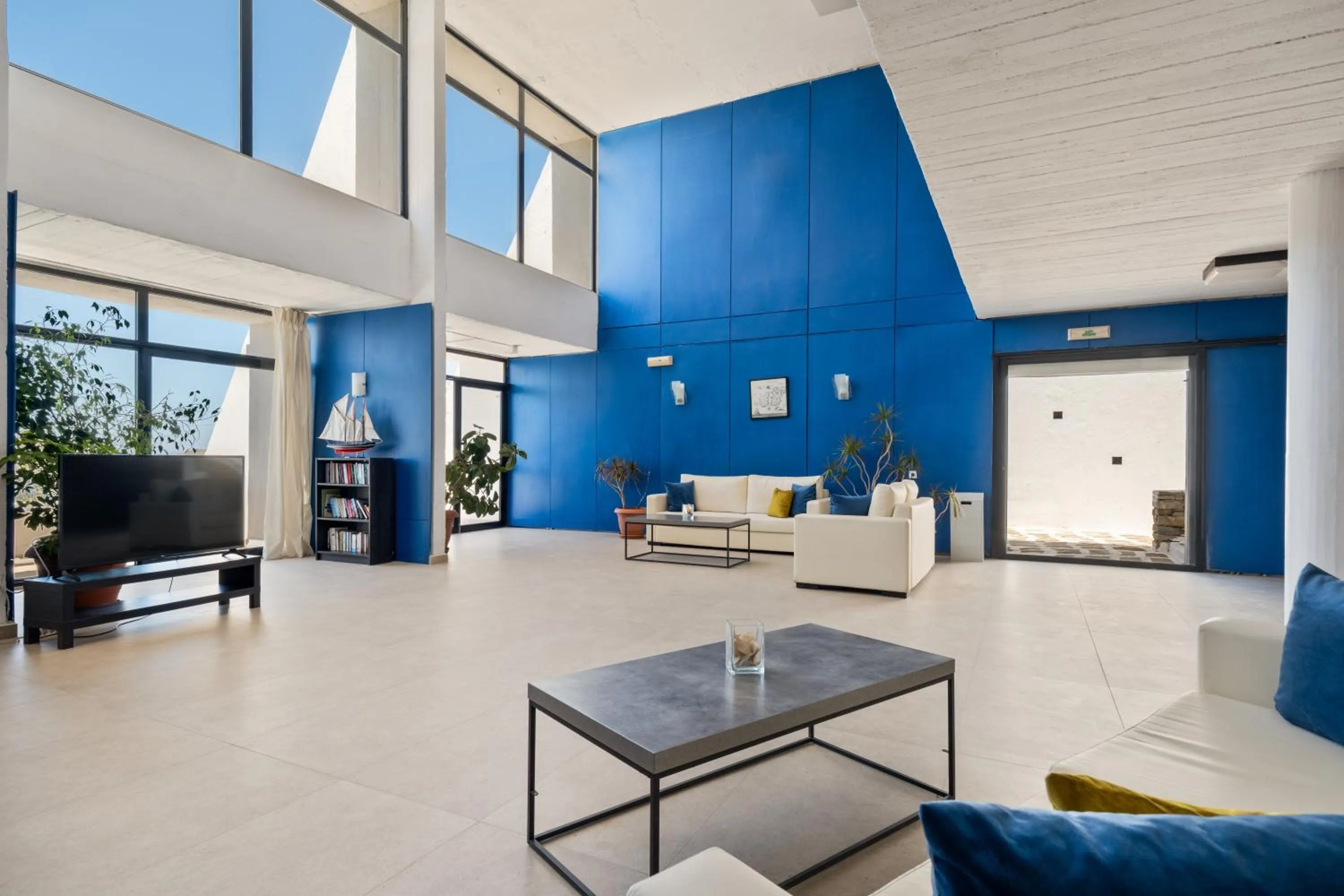 Property building in Hippocampus Hotel