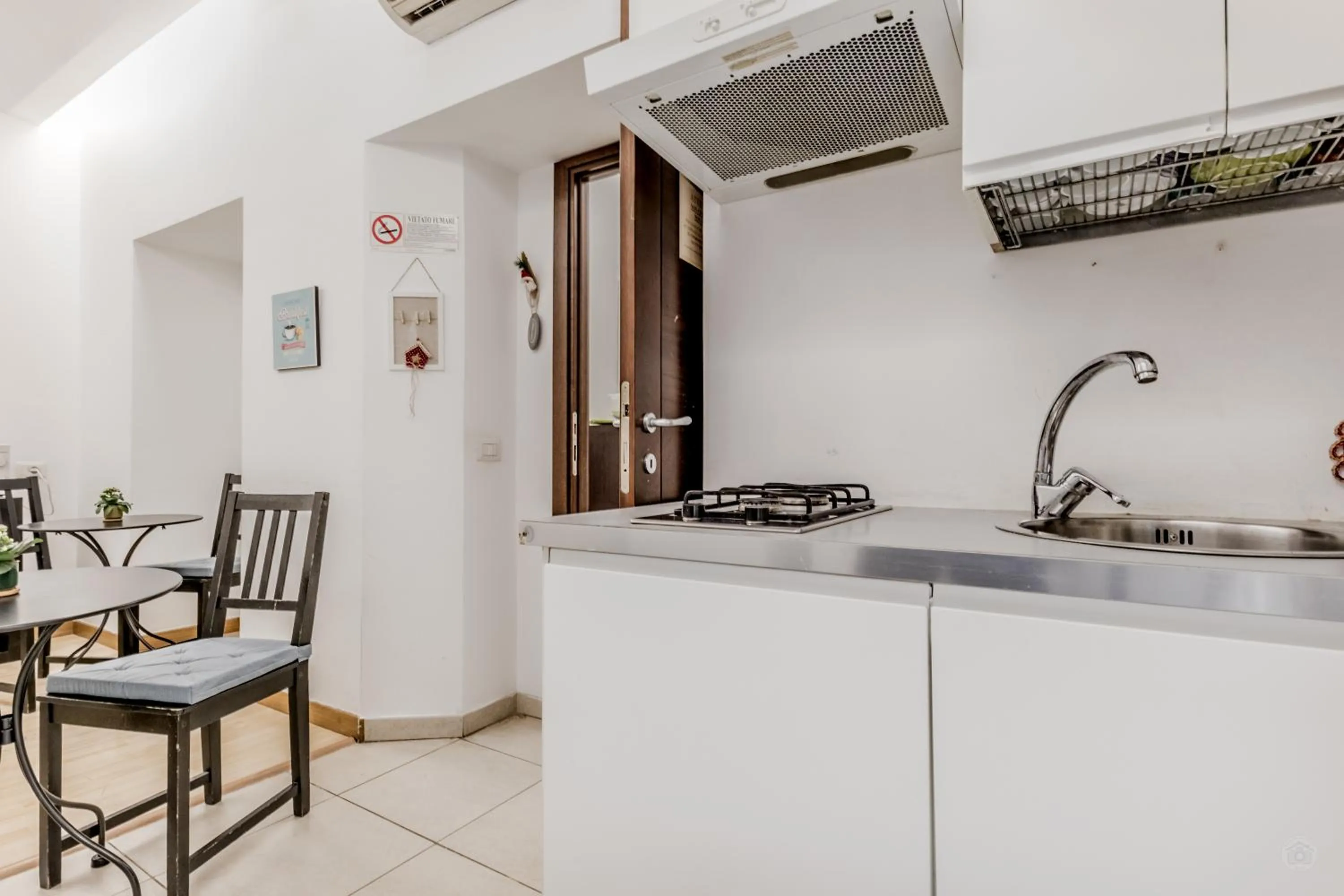 Kitchen or kitchenette in Vatican City Guest House