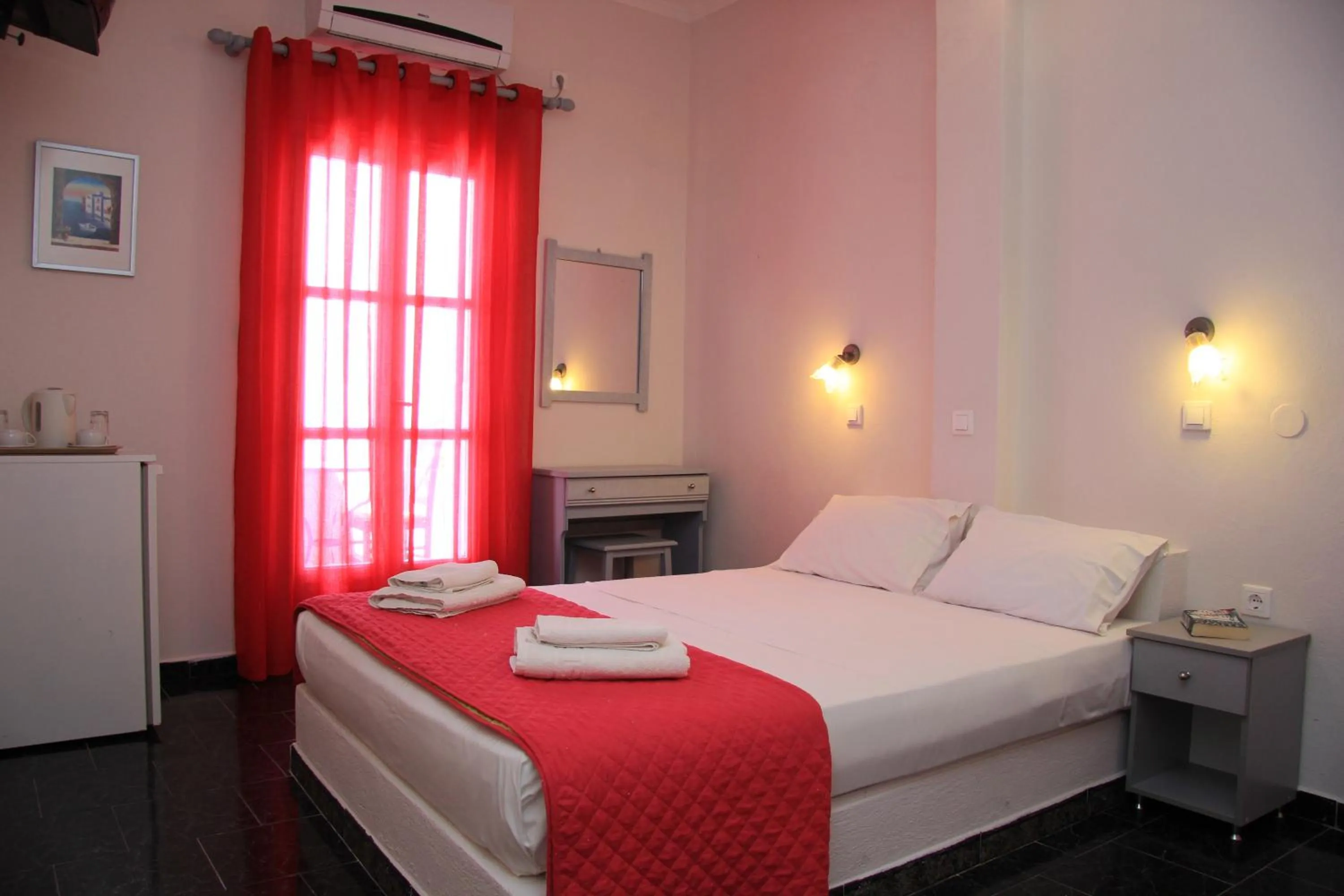 Bed in Unique Galini Oia - Adults Only