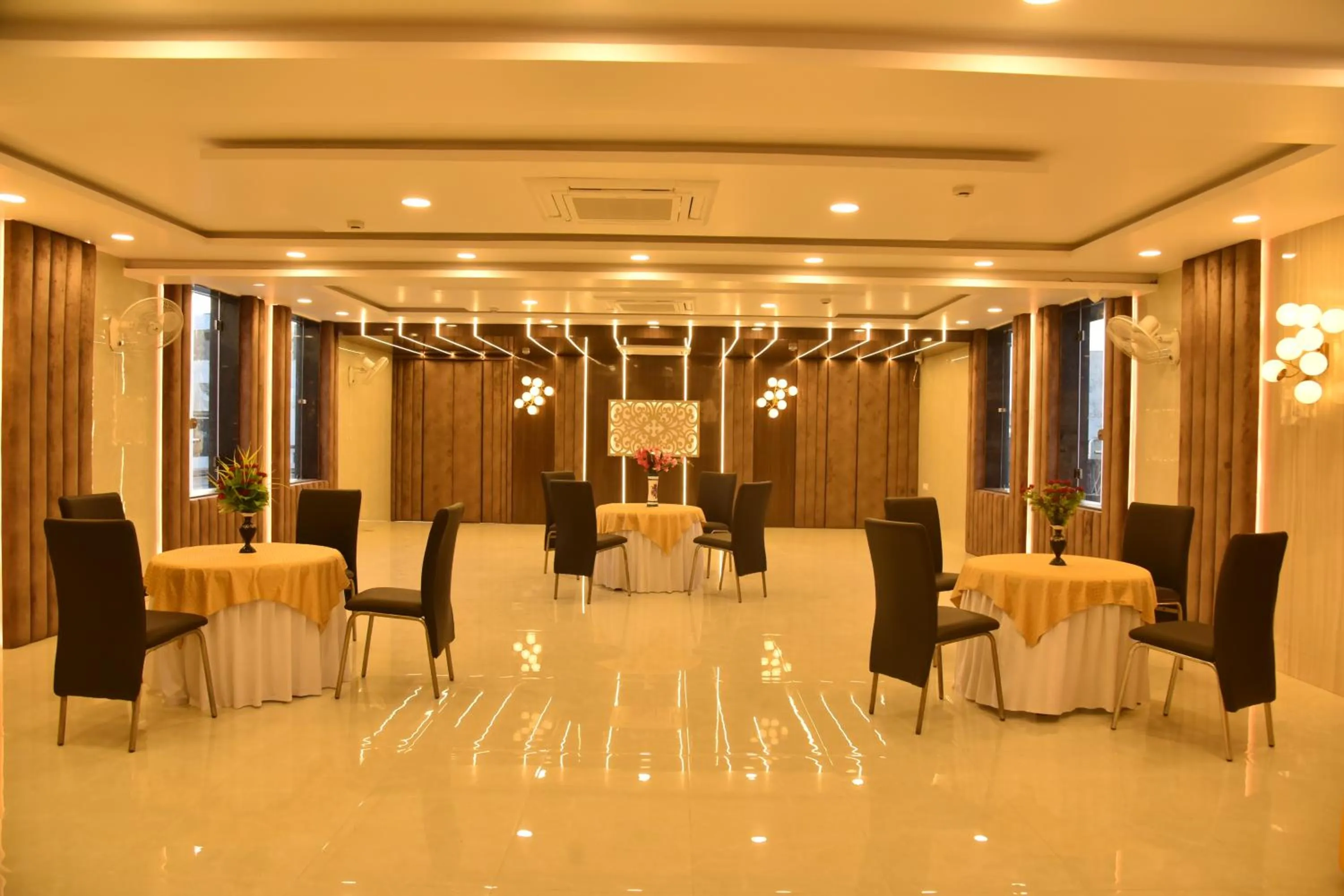 Restaurant/places to eat in Hotel Nexus l Hotels In Charbagh Lucknow