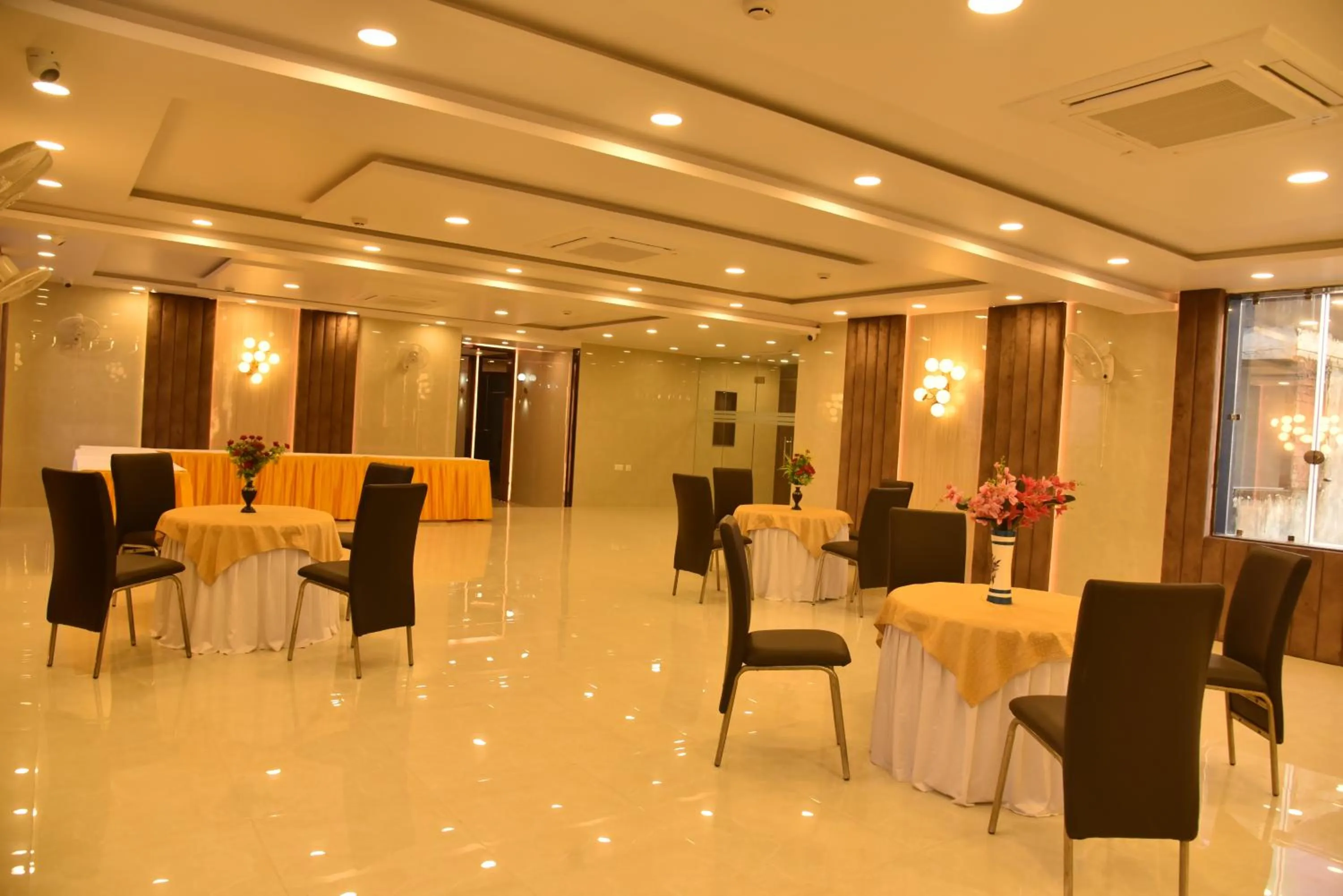 Restaurant/places to eat in Hotel Nexus l Hotels In Charbagh Lucknow