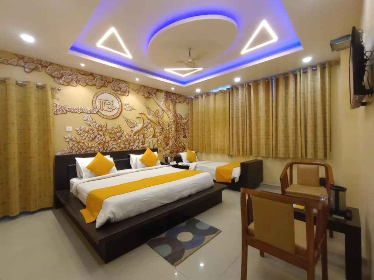 Bed in Hotel Nexus l Hotels In Charbagh Lucknow