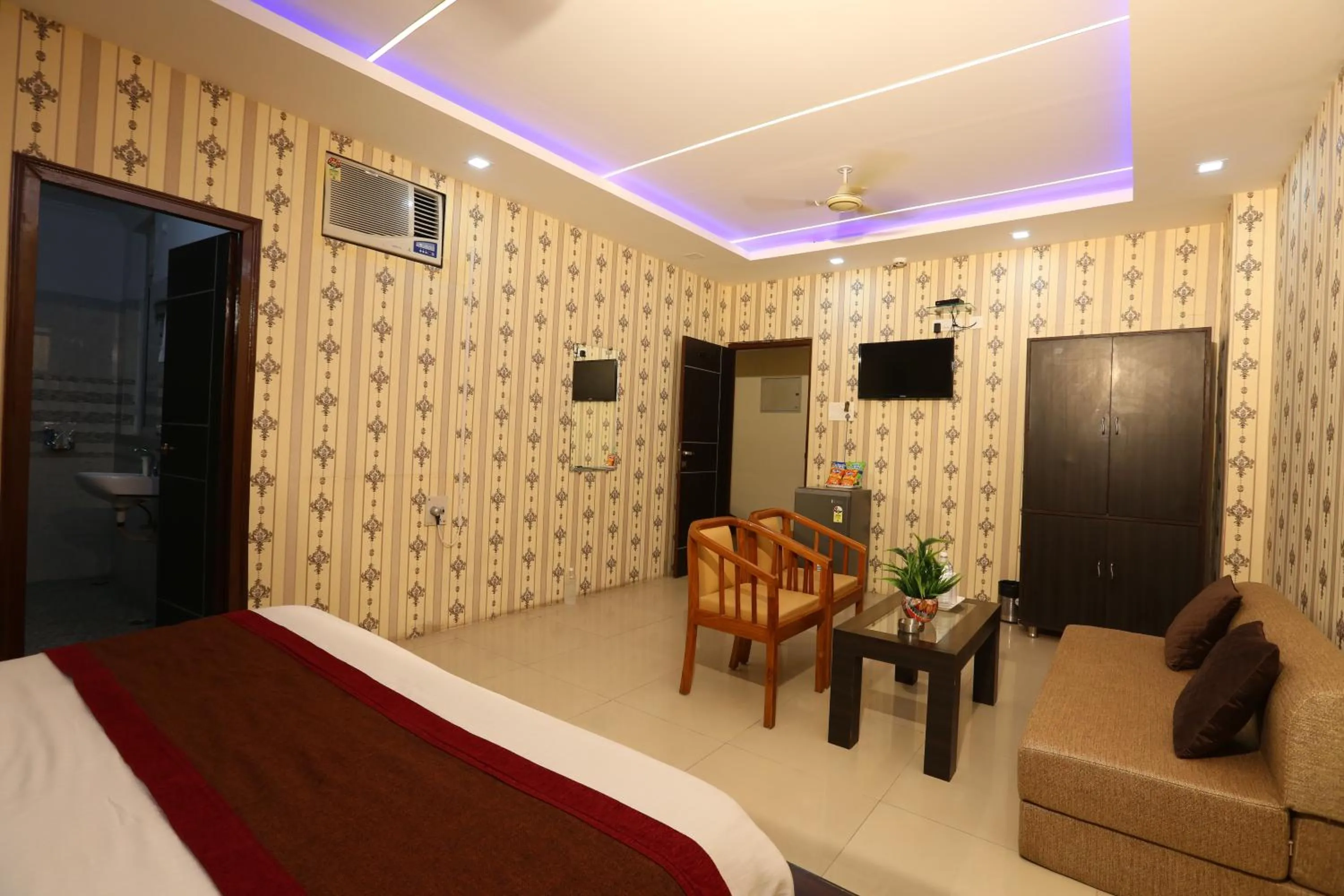 Bedroom, Bed in Hotel Nexus l Hotels In Charbagh Lucknow