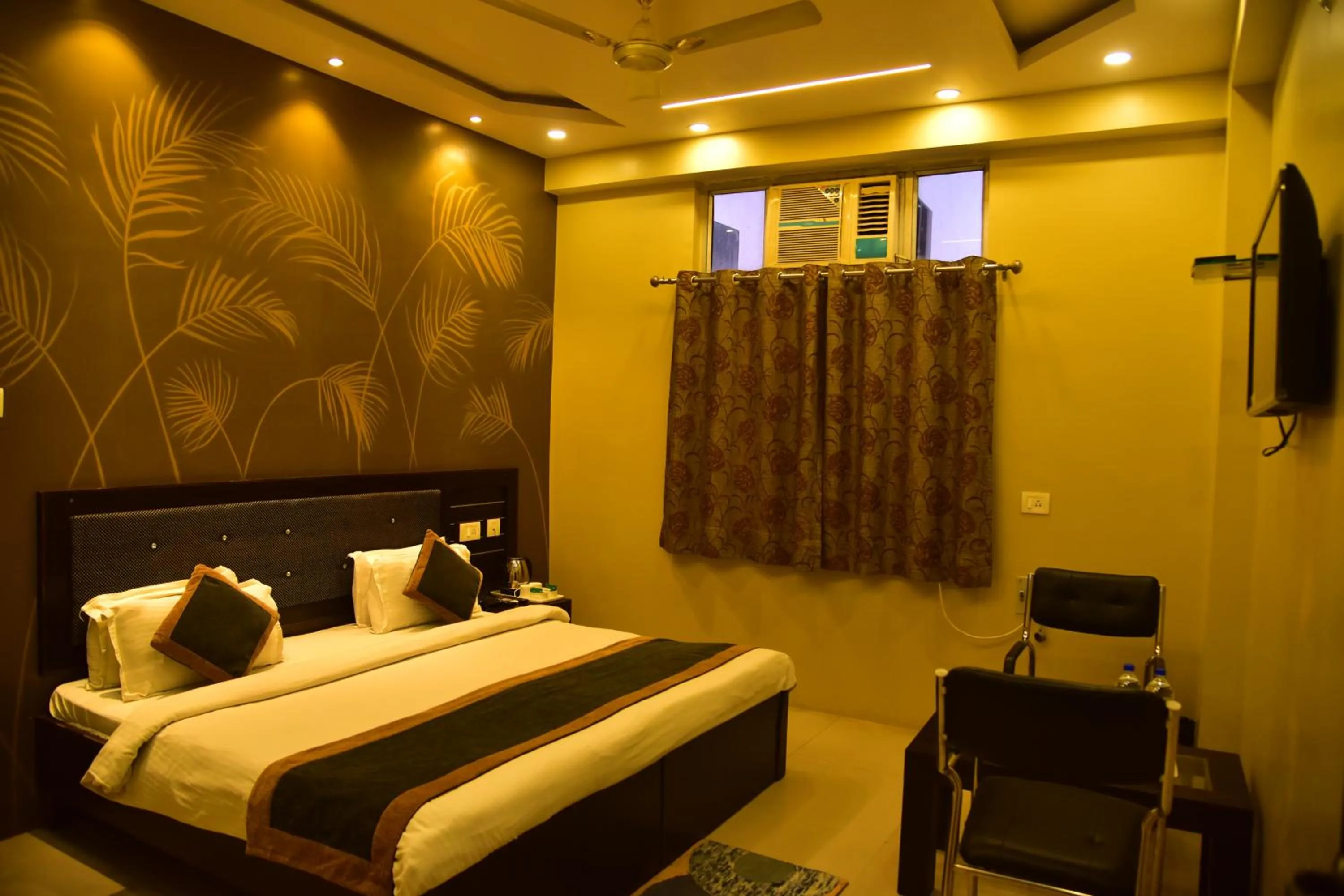 Bed in Hotel Nexus l Hotels In Charbagh Lucknow