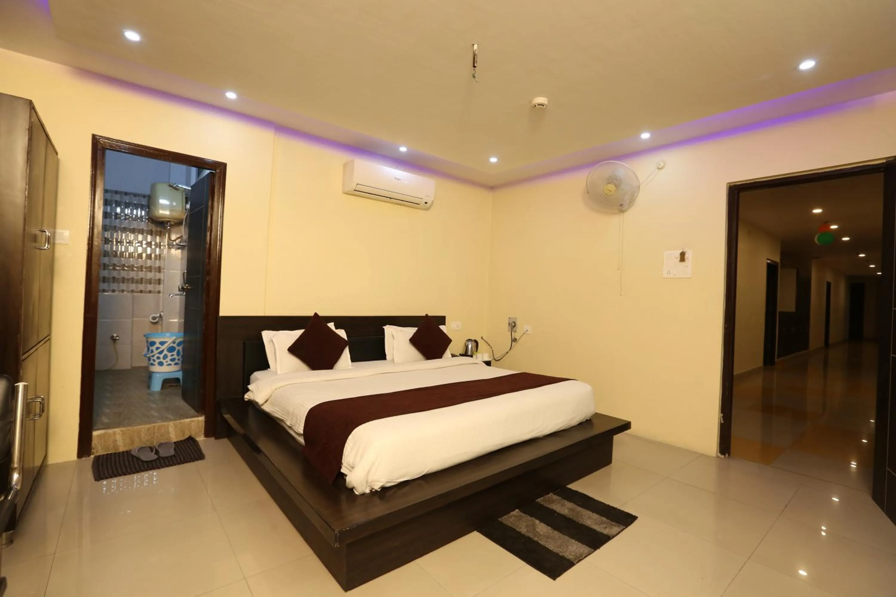 Bed in Hotel Nexus l Hotels In Charbagh Lucknow
