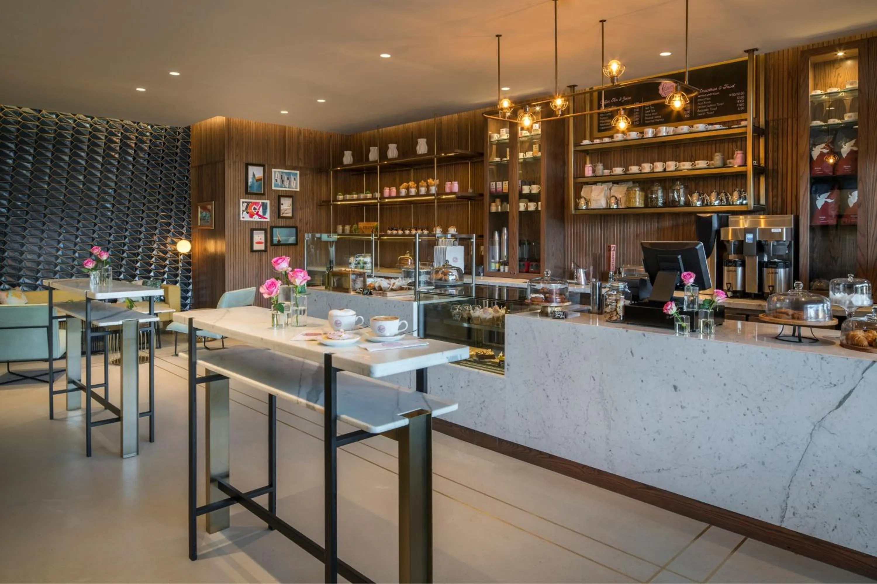 Lounge or bar in Element Fort Lauderdale Downtown