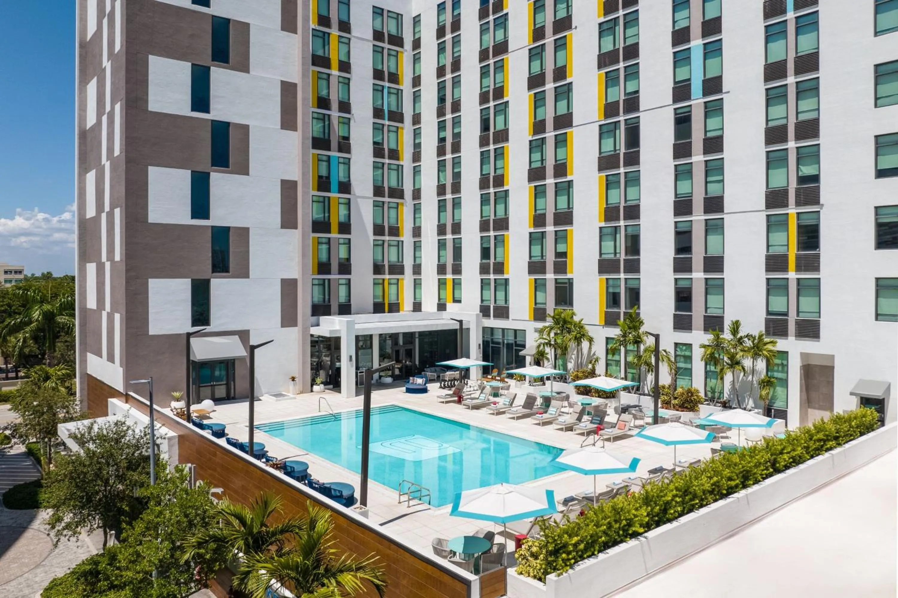 Swimming pool in Aloft Miami Aventura