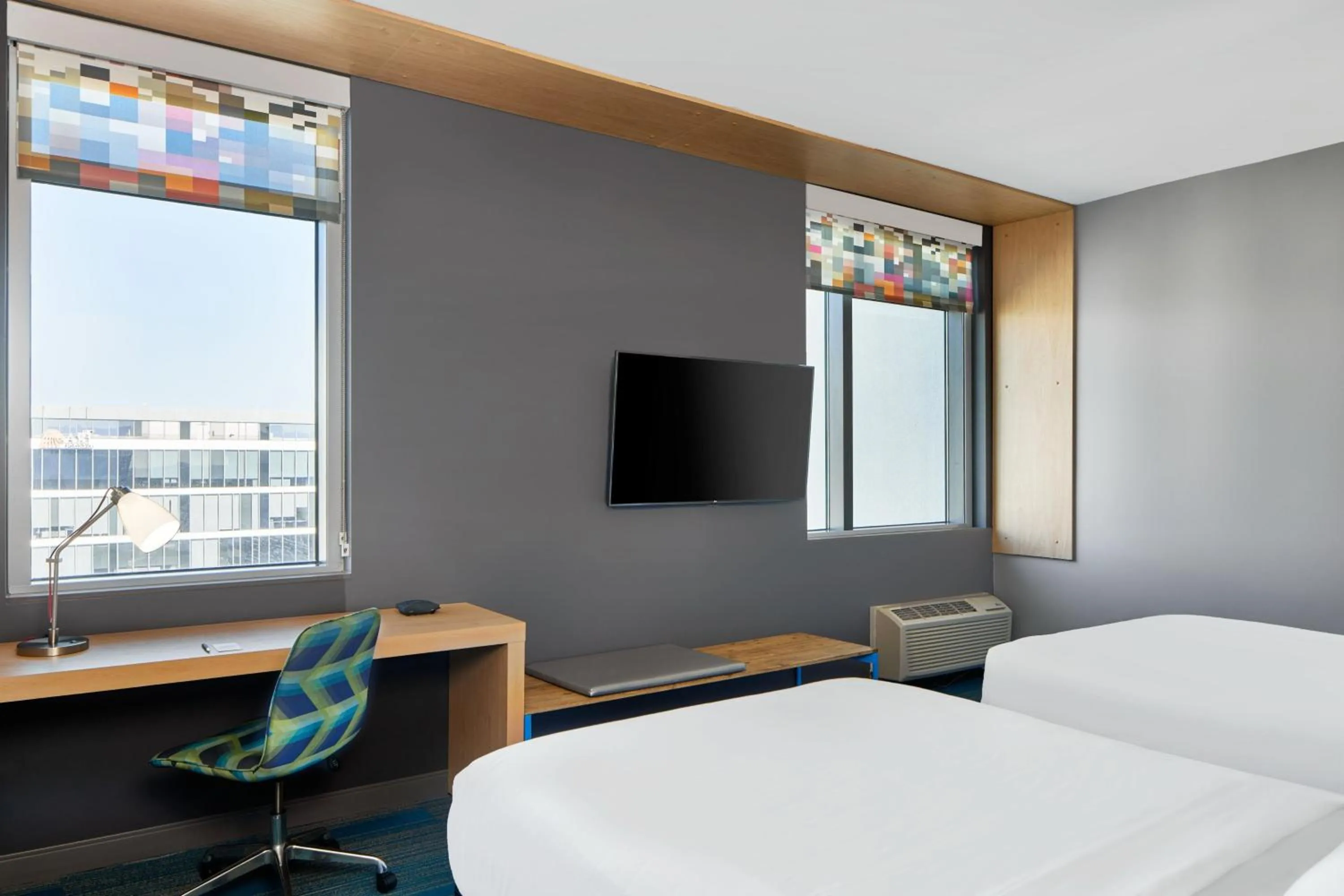 Photo of the whole room, Bed in Aloft Miami Aventura