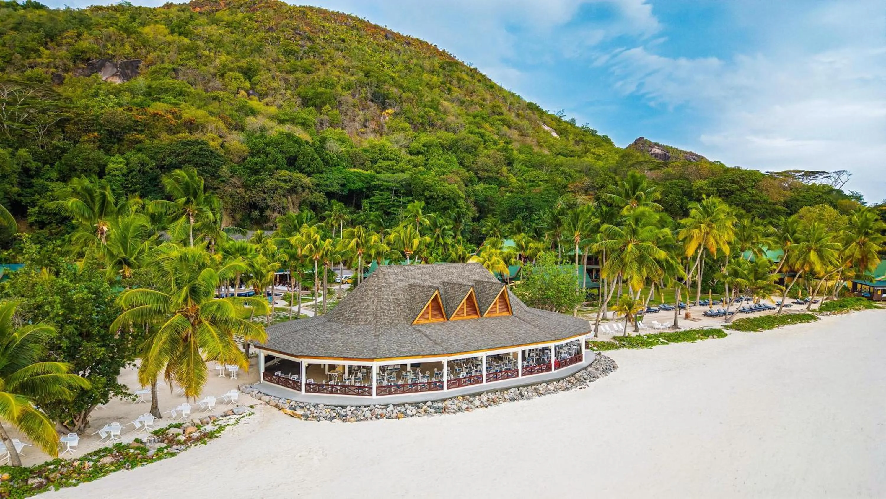 Property building in Paradise Sun Hotel Seychelles