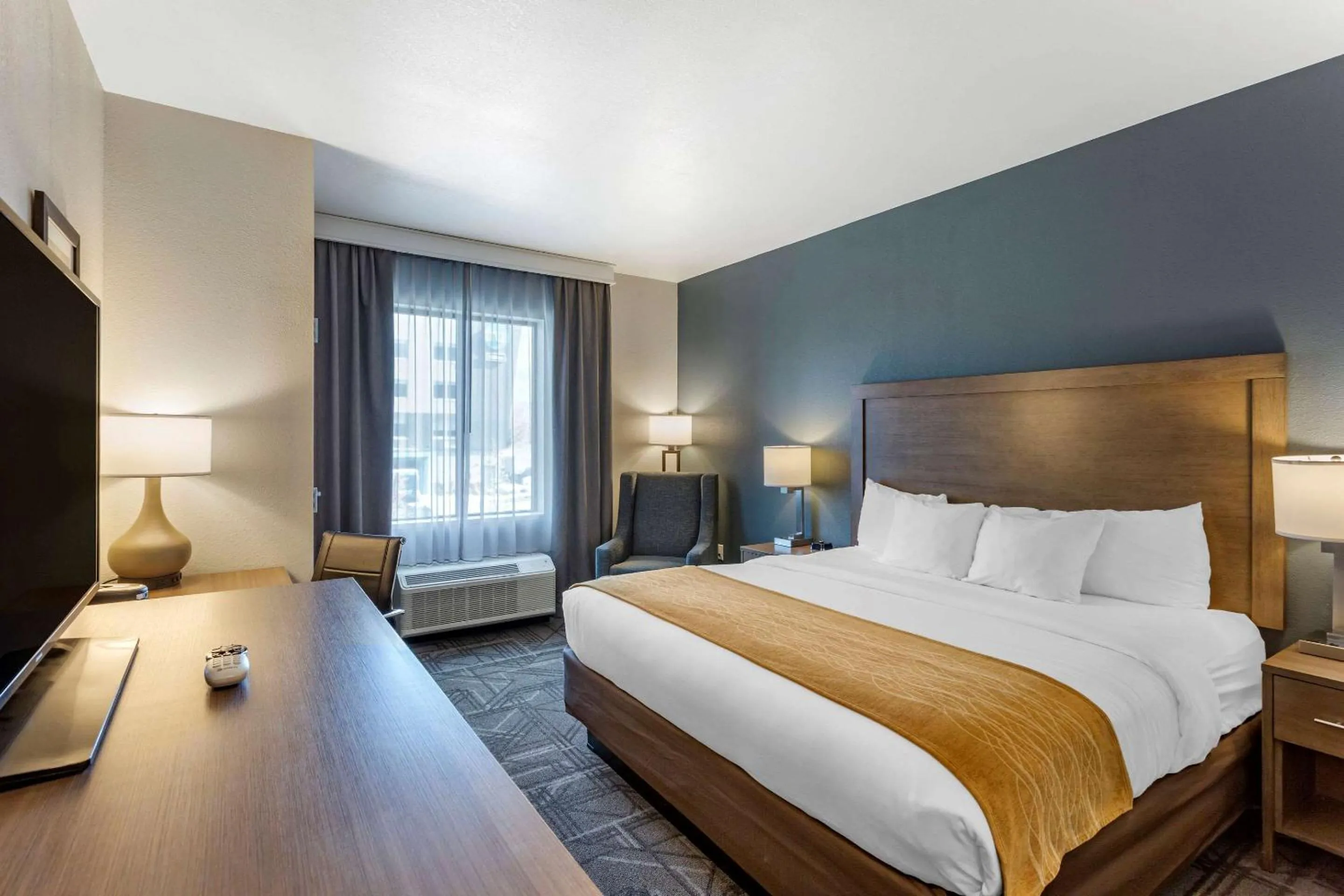 Photo of the whole room, Bed in Comfort Inn & Suites Salt Lake City Airport