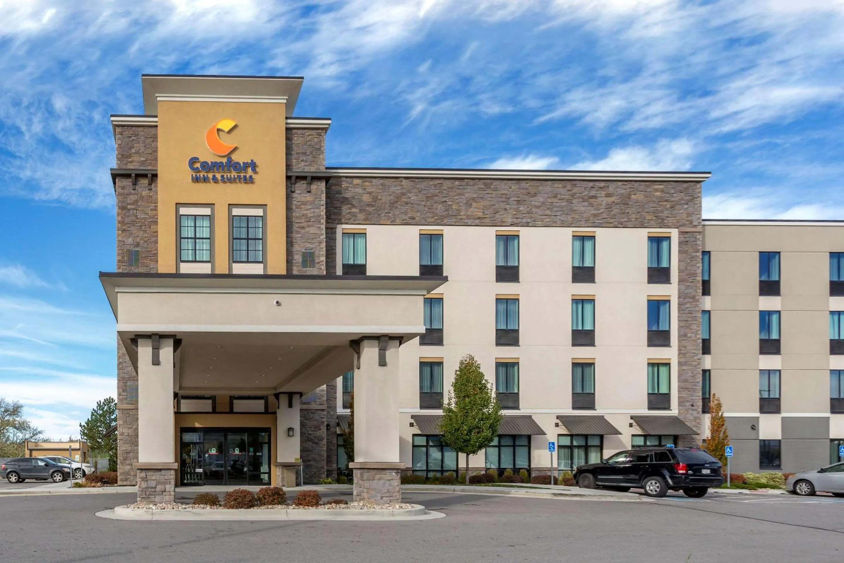 Property building in Comfort Inn & Suites Salt Lake City Airport