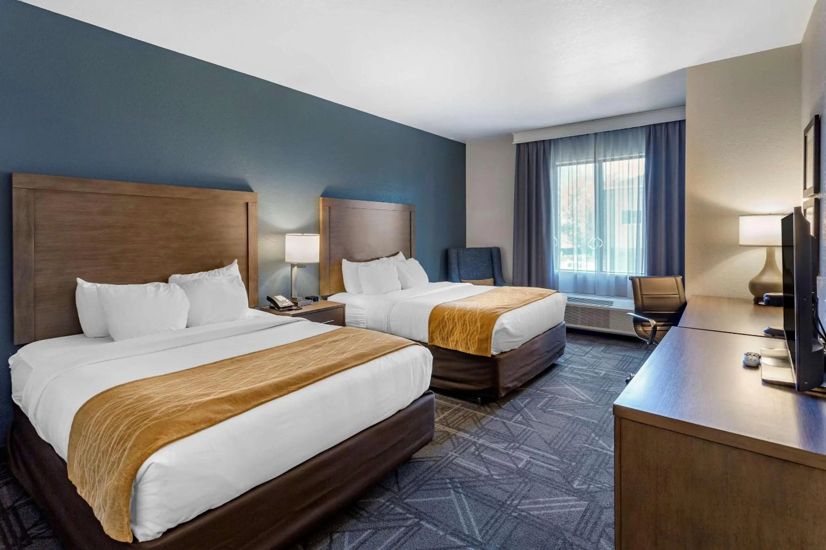 Photo of the whole room, Bed in Comfort Inn & Suites Salt Lake City Airport
