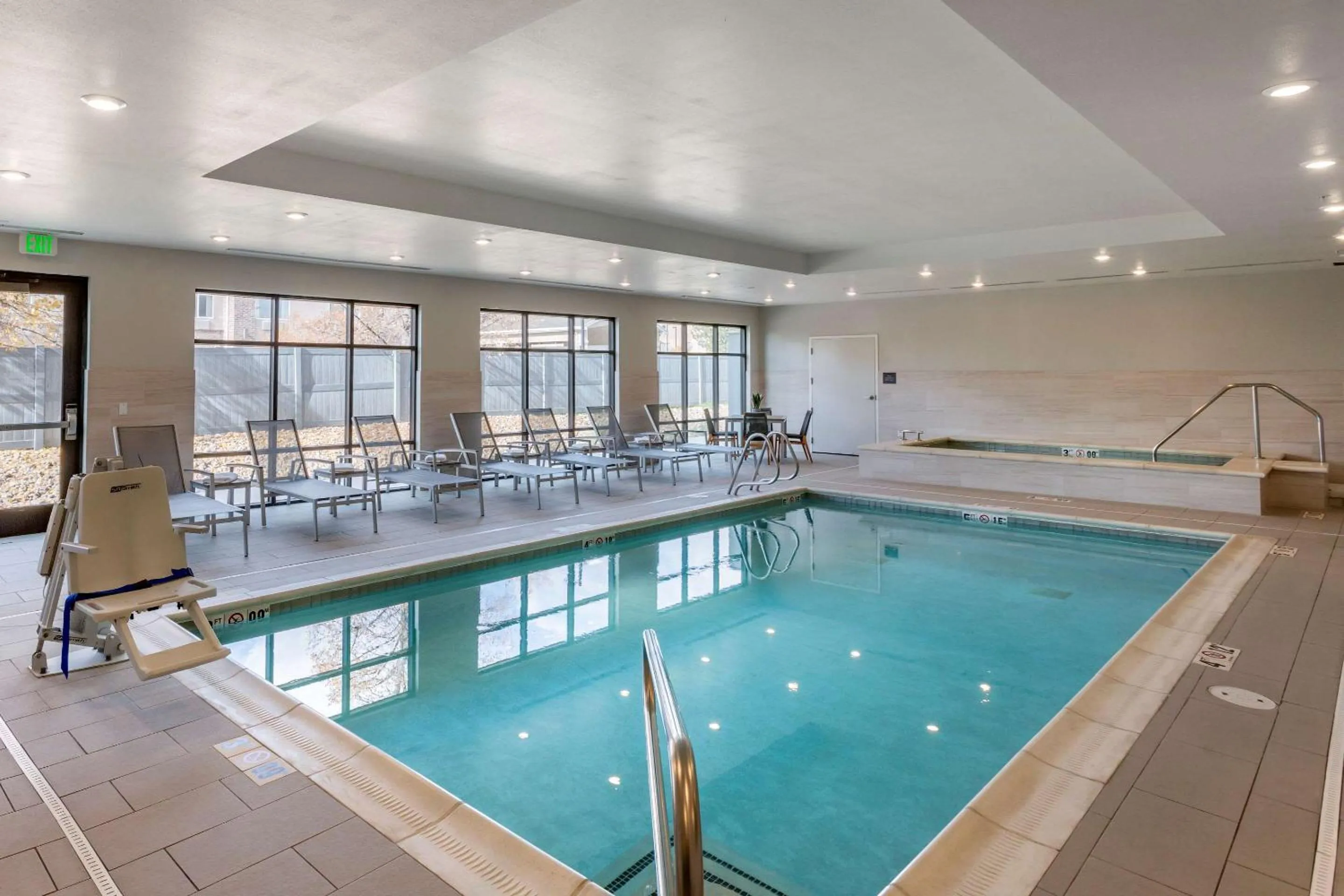 Swimming pool in Comfort Inn & Suites Salt Lake City Airport