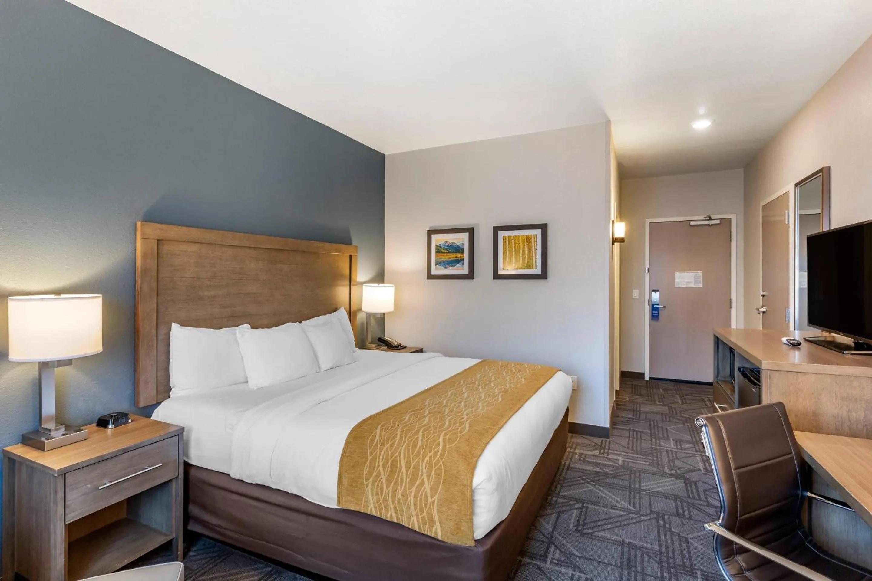 Bedroom, Bed in Comfort Inn & Suites Salt Lake City Airport