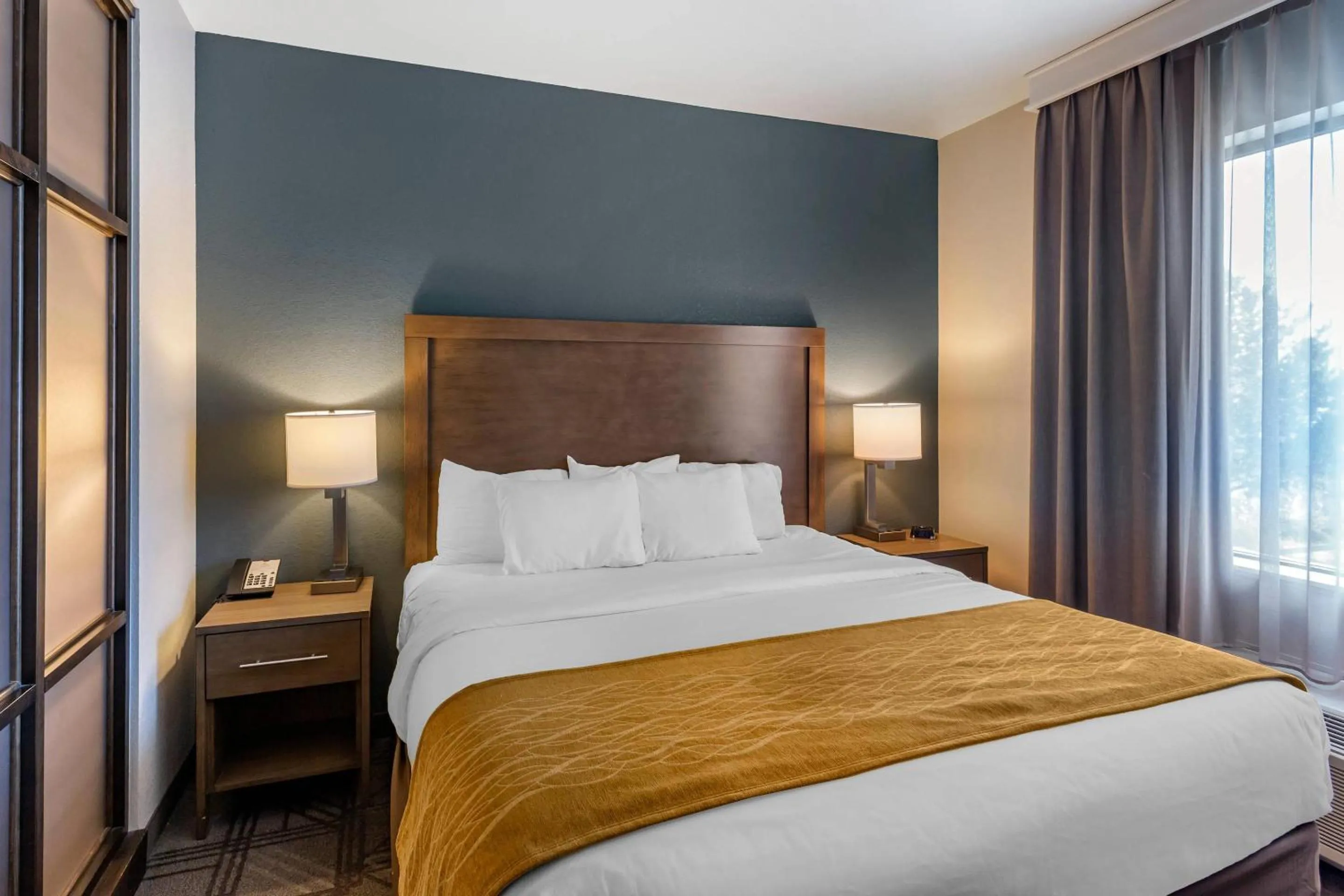 Bedroom, Bed in Comfort Inn & Suites Salt Lake City Airport