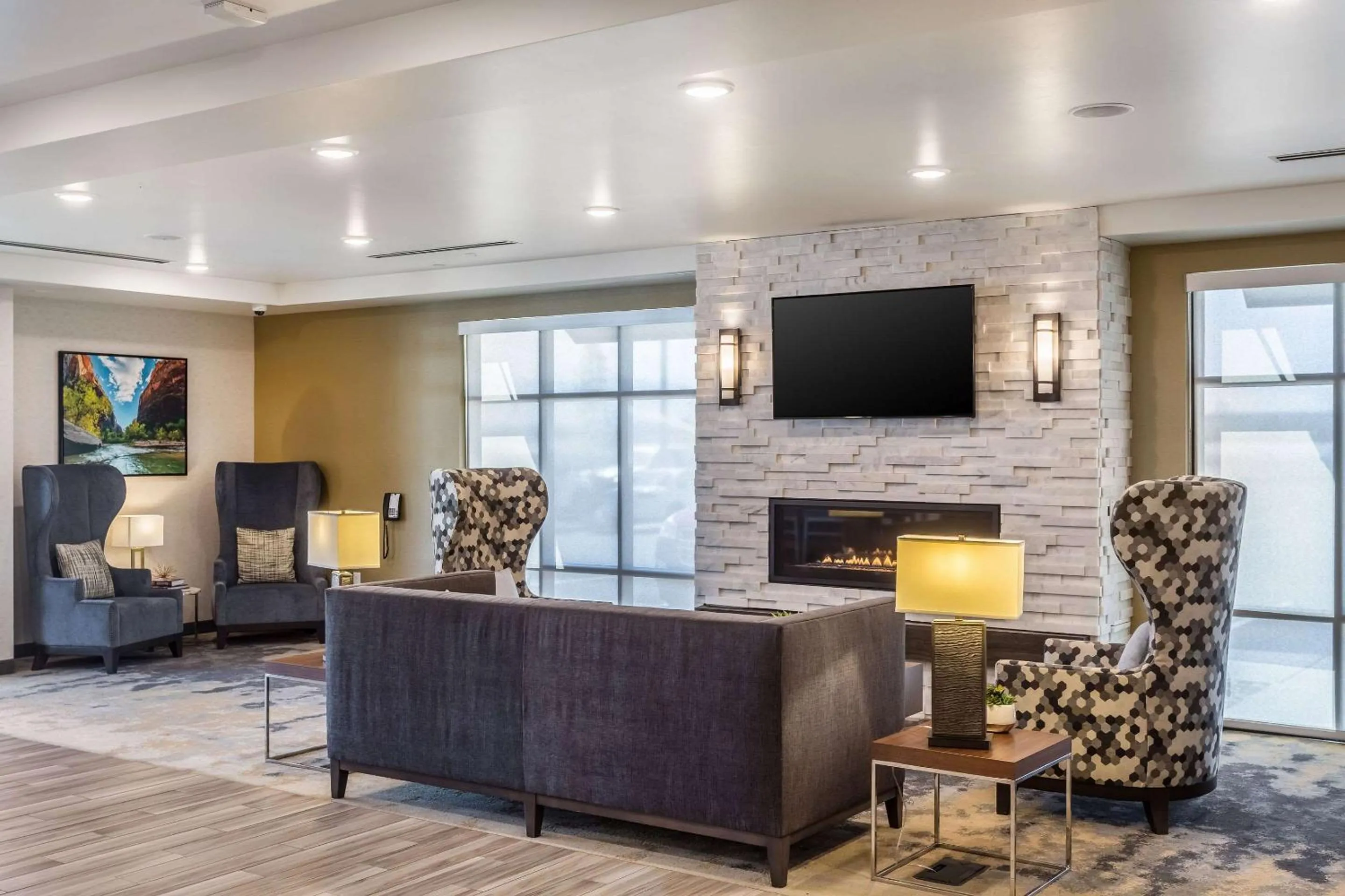 Lobby or reception in Comfort Inn & Suites Salt Lake City Airport