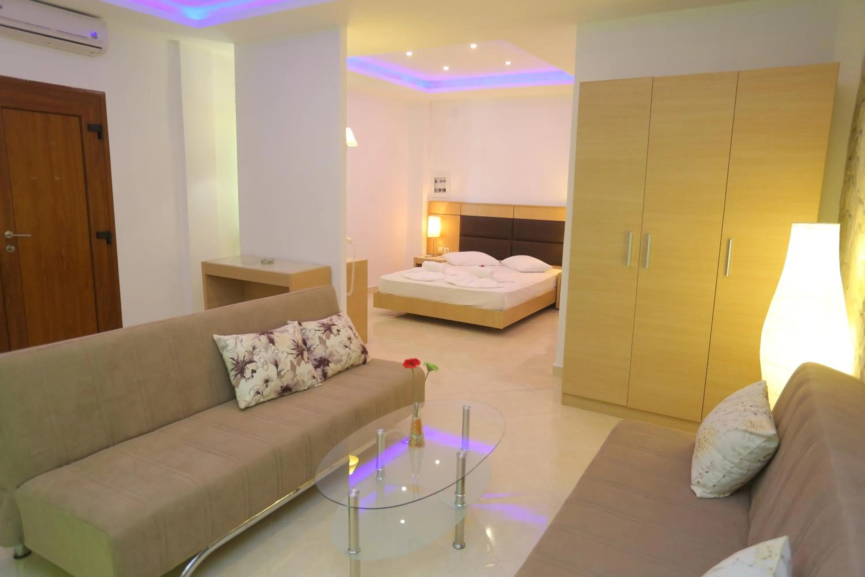 Living room, Bed in Hilltop