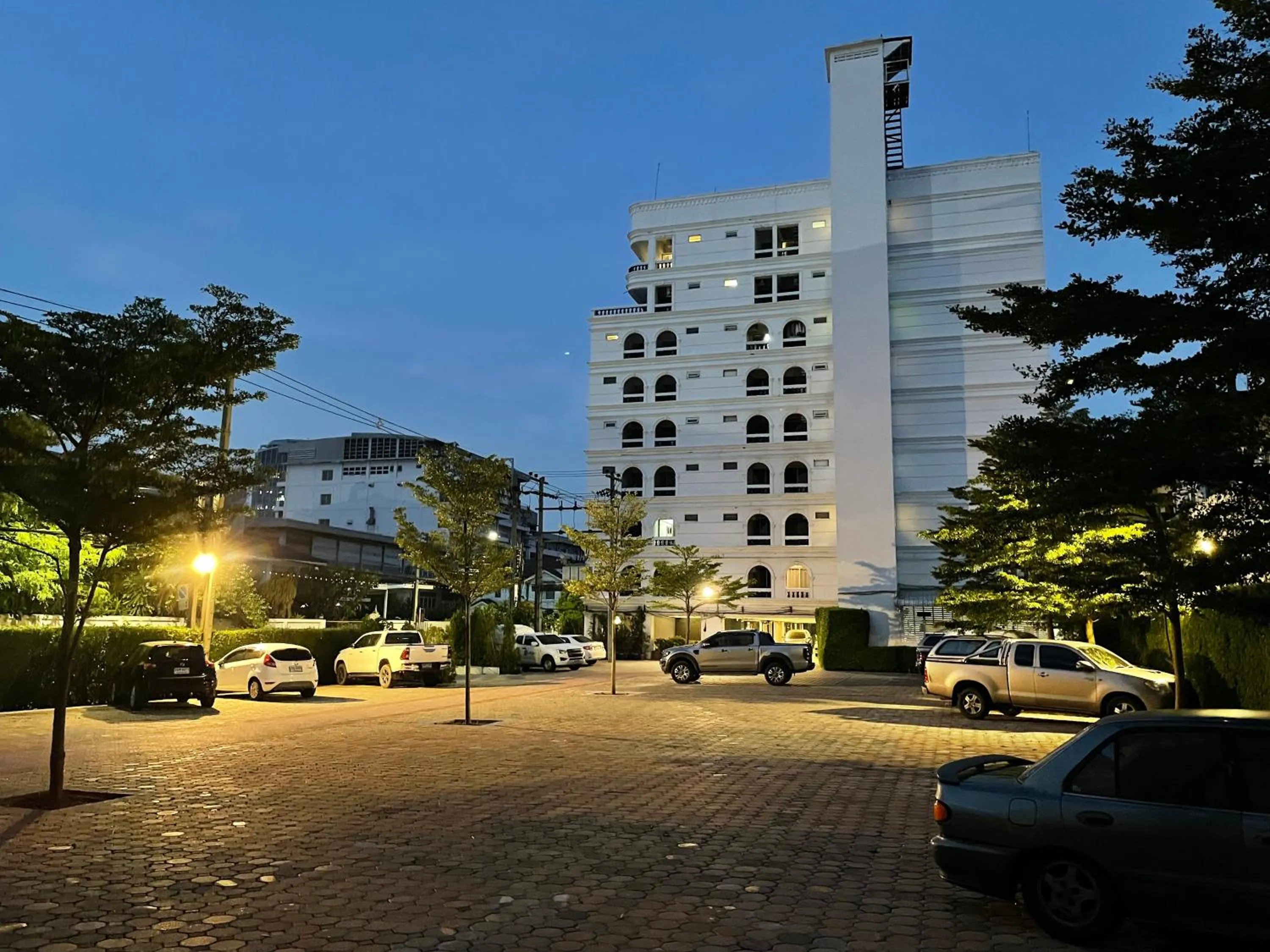 Parking in Romance Hotel Sukhumvit 97