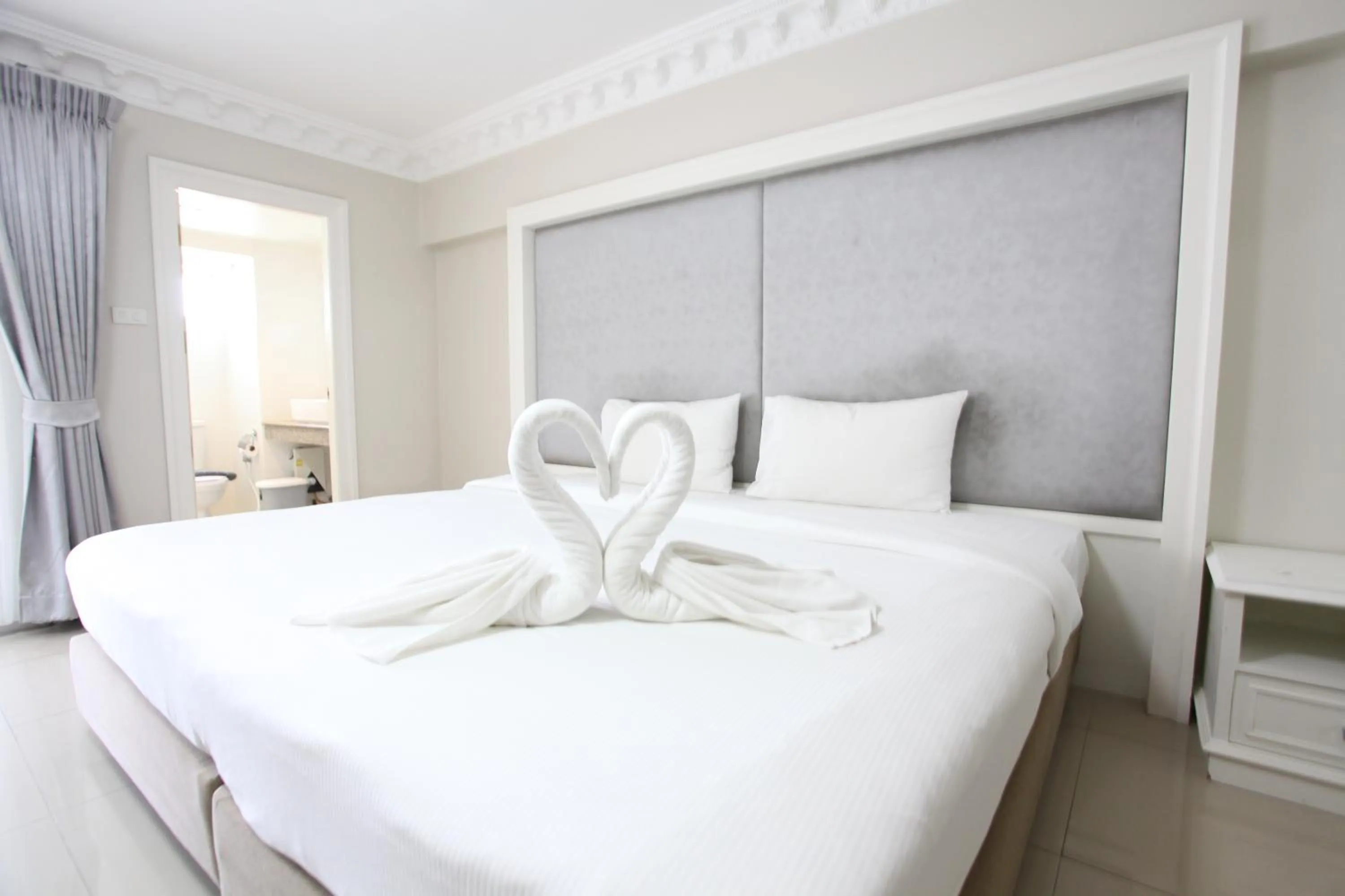 Bed in Romance Hotel Sukhumvit 97