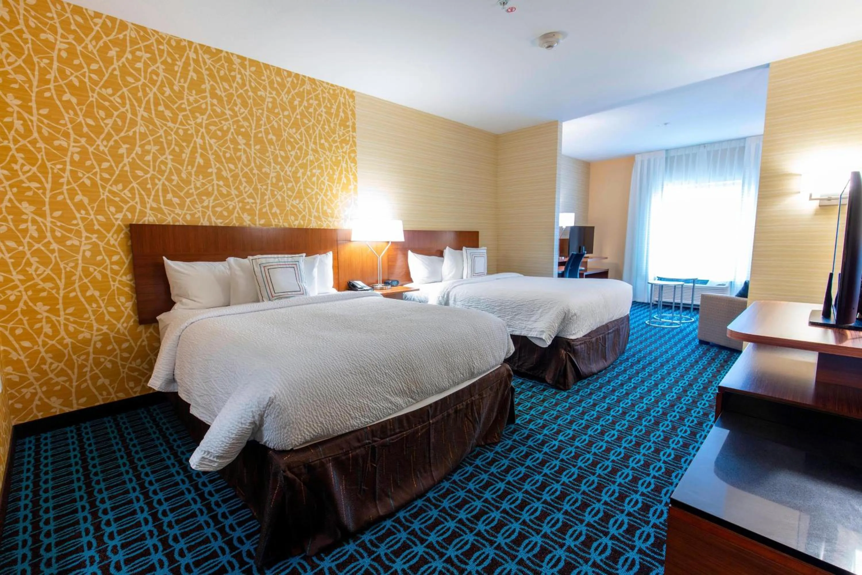 Photo of the whole room, Bed in Fairfield Inn & Suites by Marriott Atlanta Woodstock
