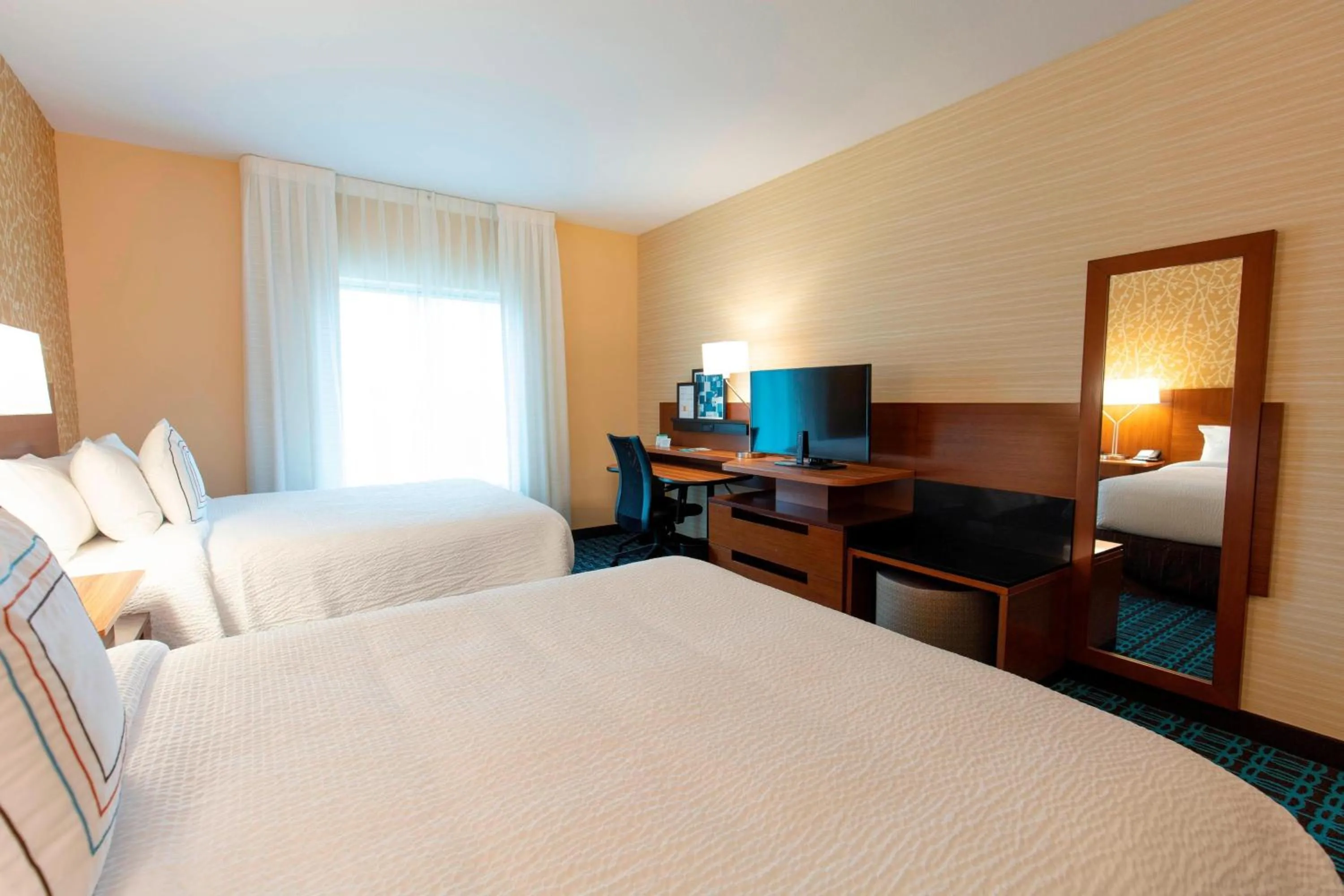 Photo of the whole room, Bed in Fairfield Inn & Suites by Marriott Atlanta Woodstock