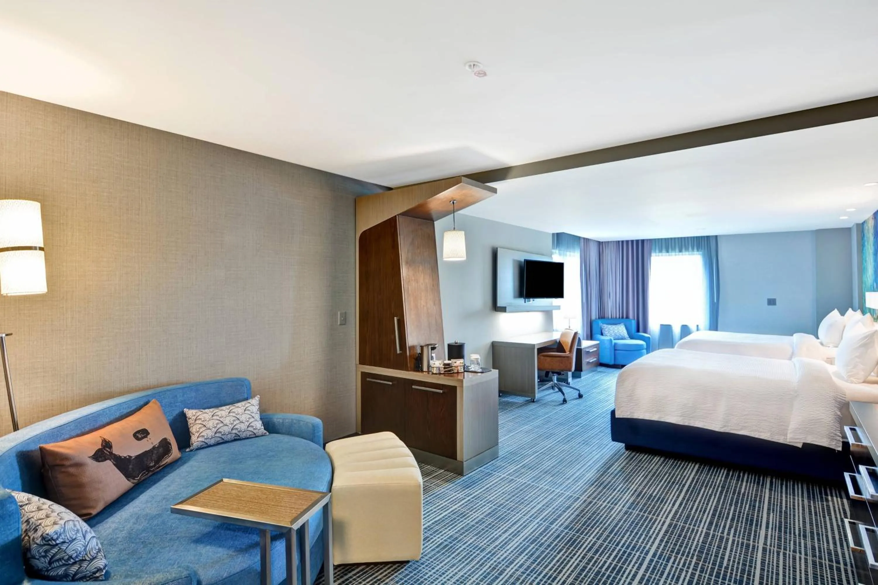 Photo of the whole room, Bed in Courtyard by Marriott Long Island Islip/Courthouse Complex