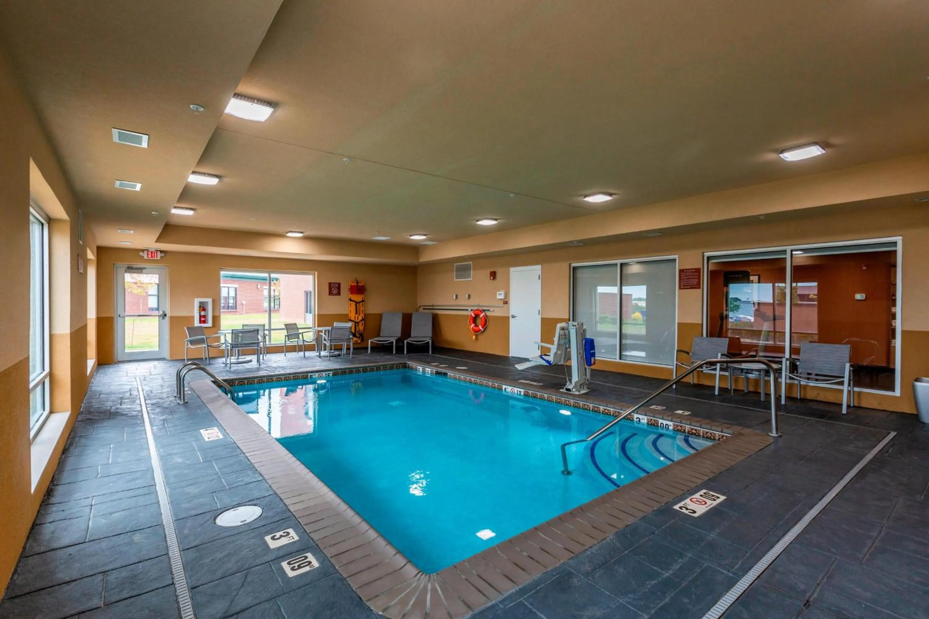 Swimming pool in TownePlace Suites by Marriott Lexington Keeneland/Airport