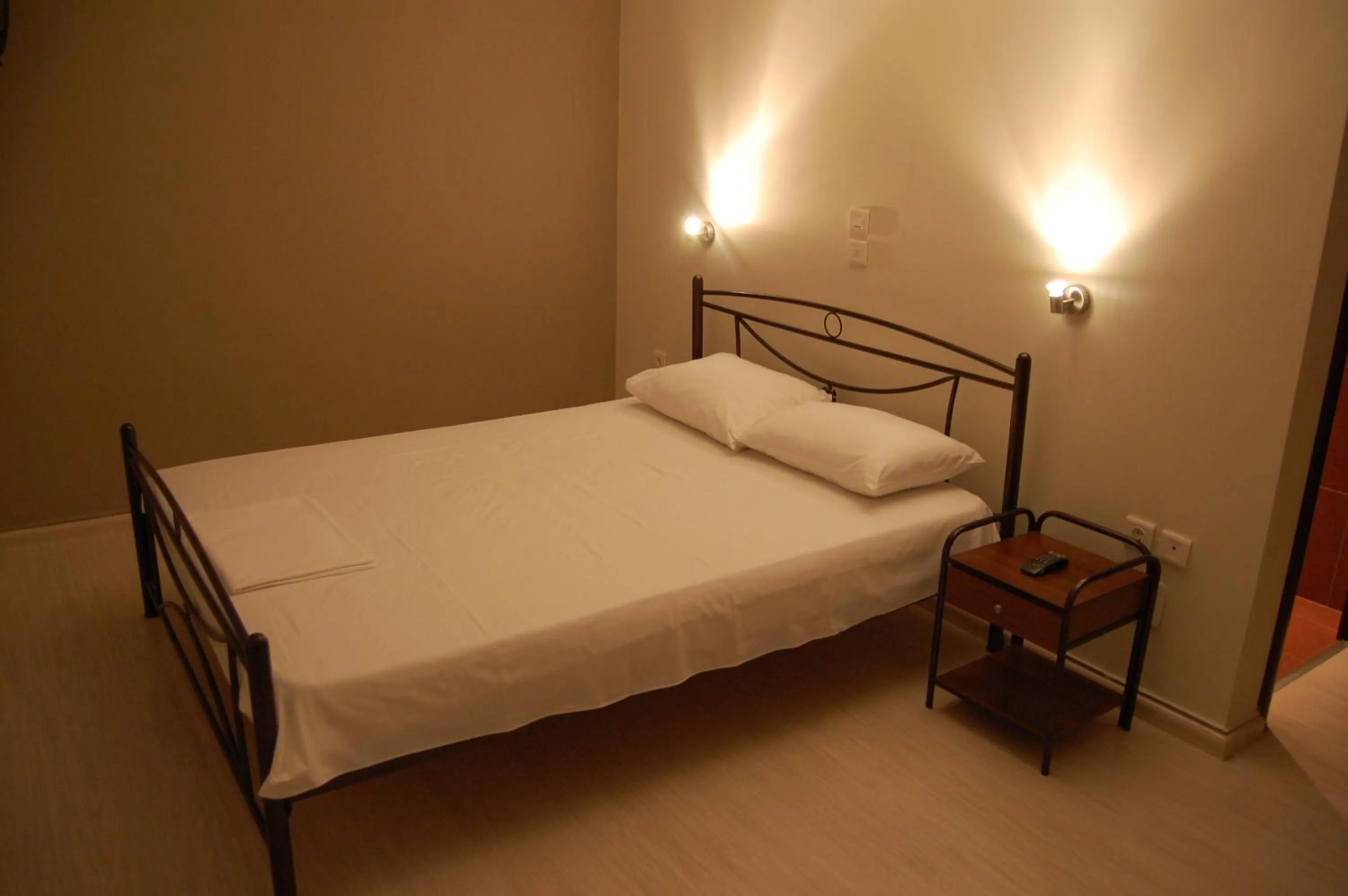 Bedroom, Bed in Hotel Antirriο