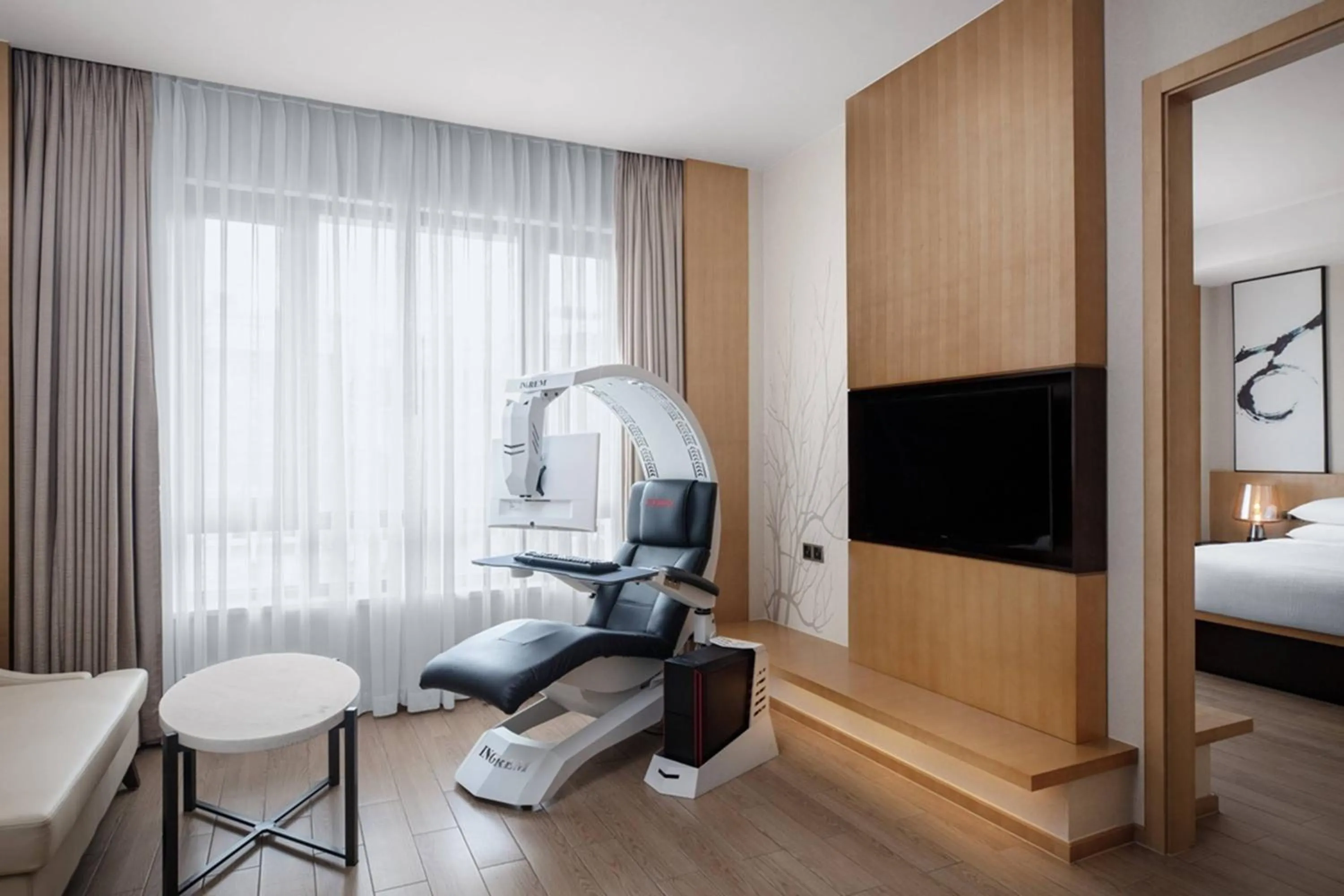 Photo of the whole room, Bed in Fairfield by Marriott Shanghai Jingan