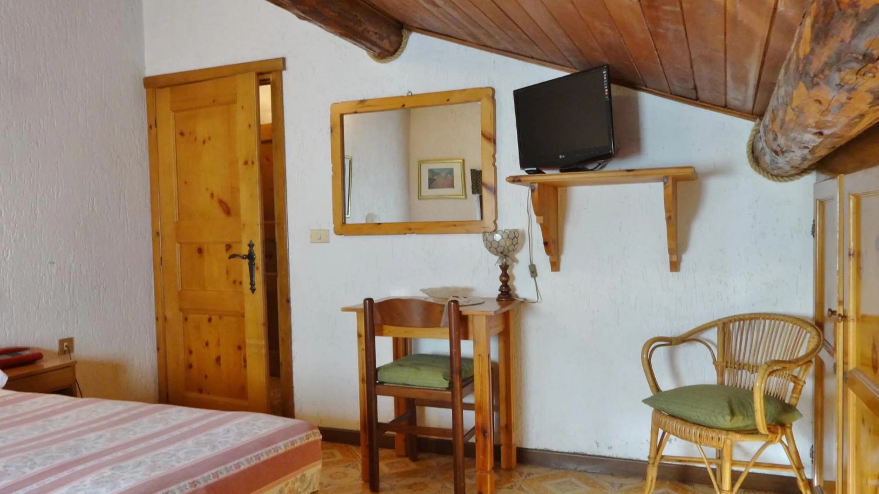 TV and multimedia, Bed in Hotel Piccolo Mondo