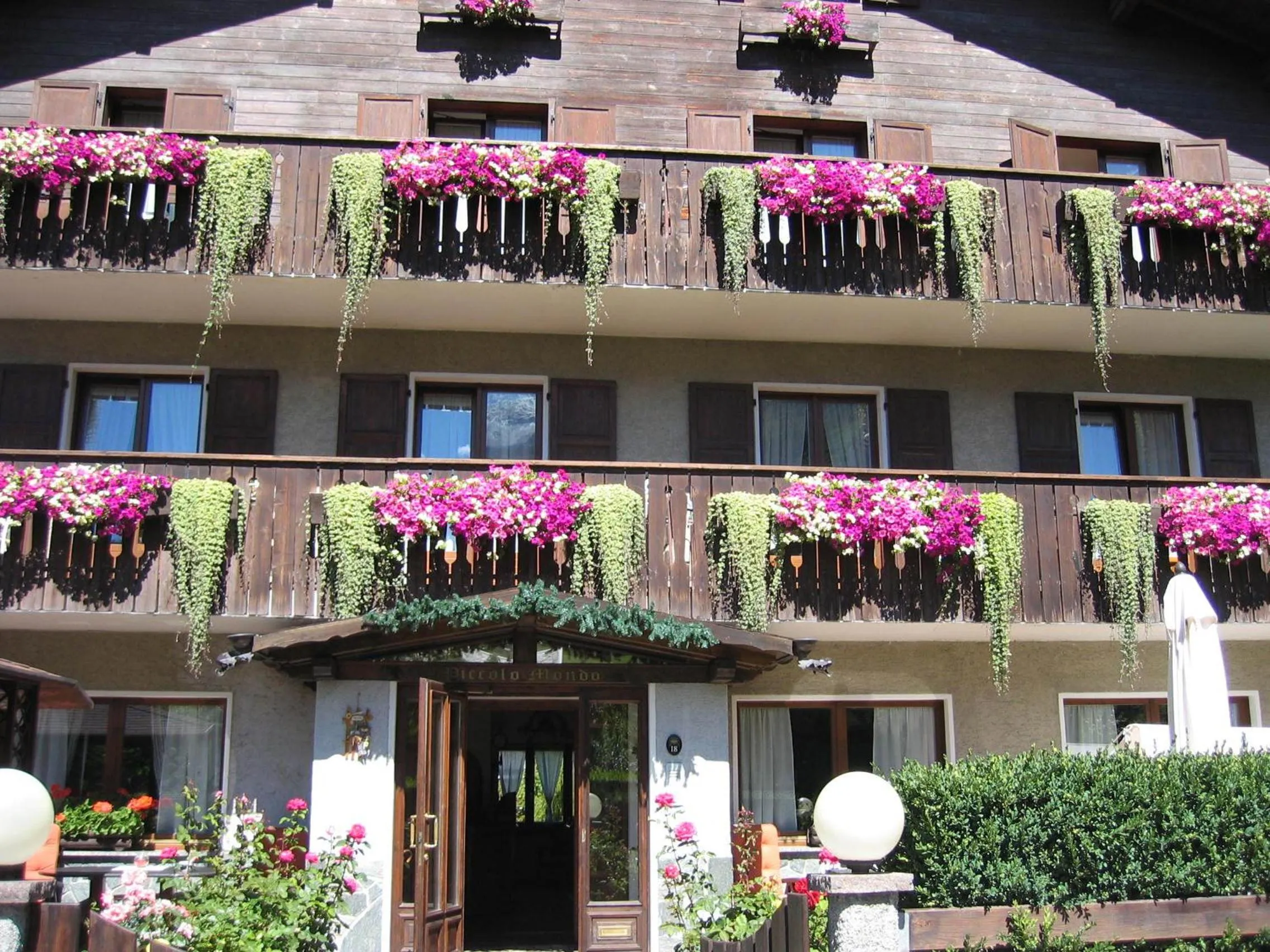 Property building in Hotel Piccolo Mondo
