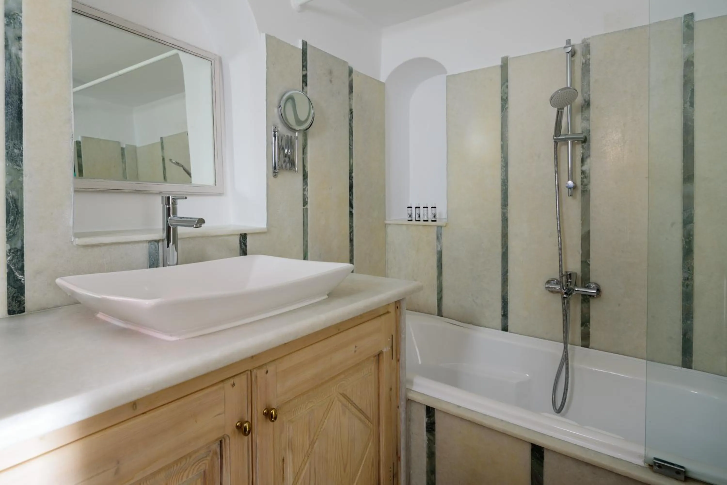 Shower in MyBoZer Hotel Kallisto