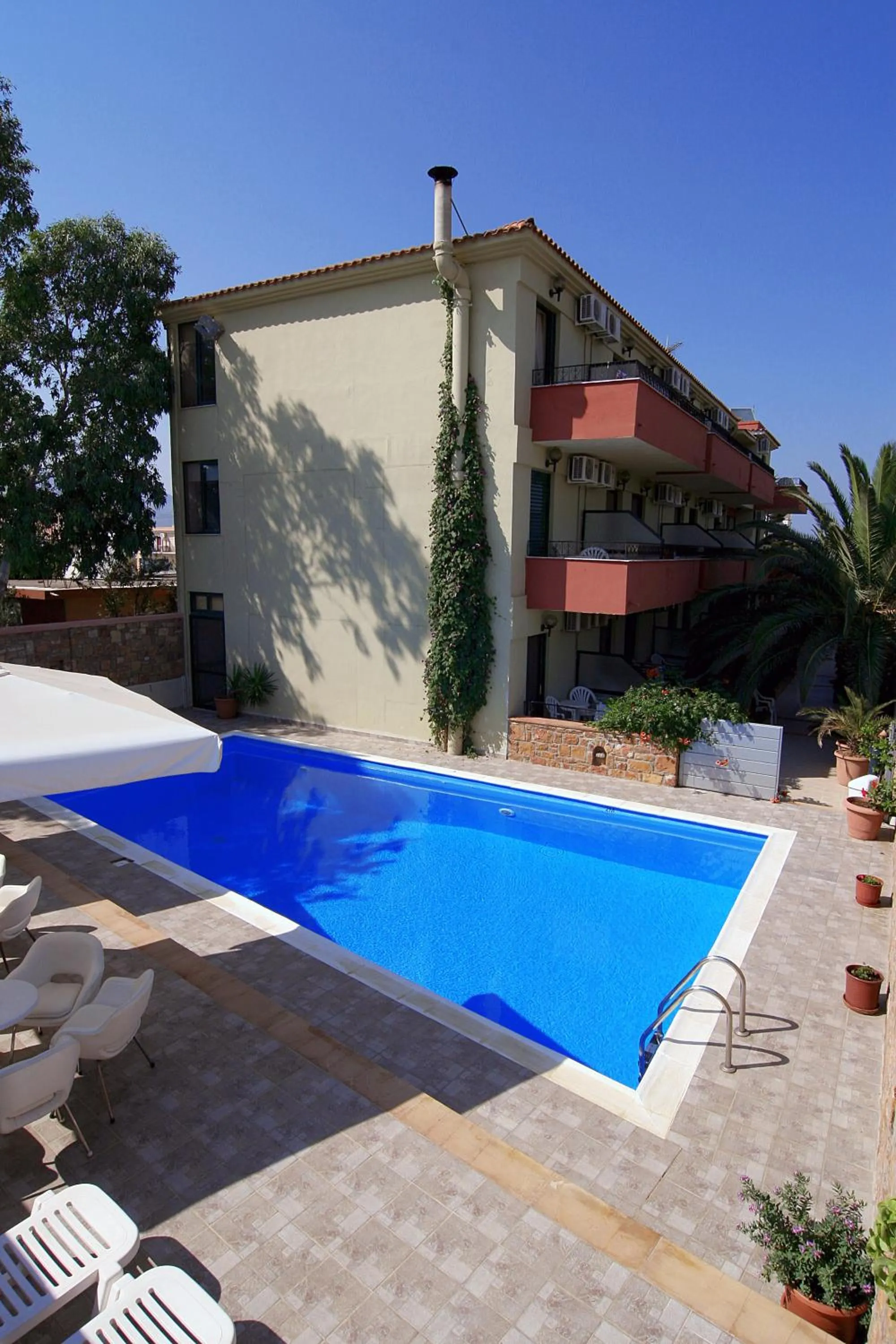 Swimming pool in Morning Star