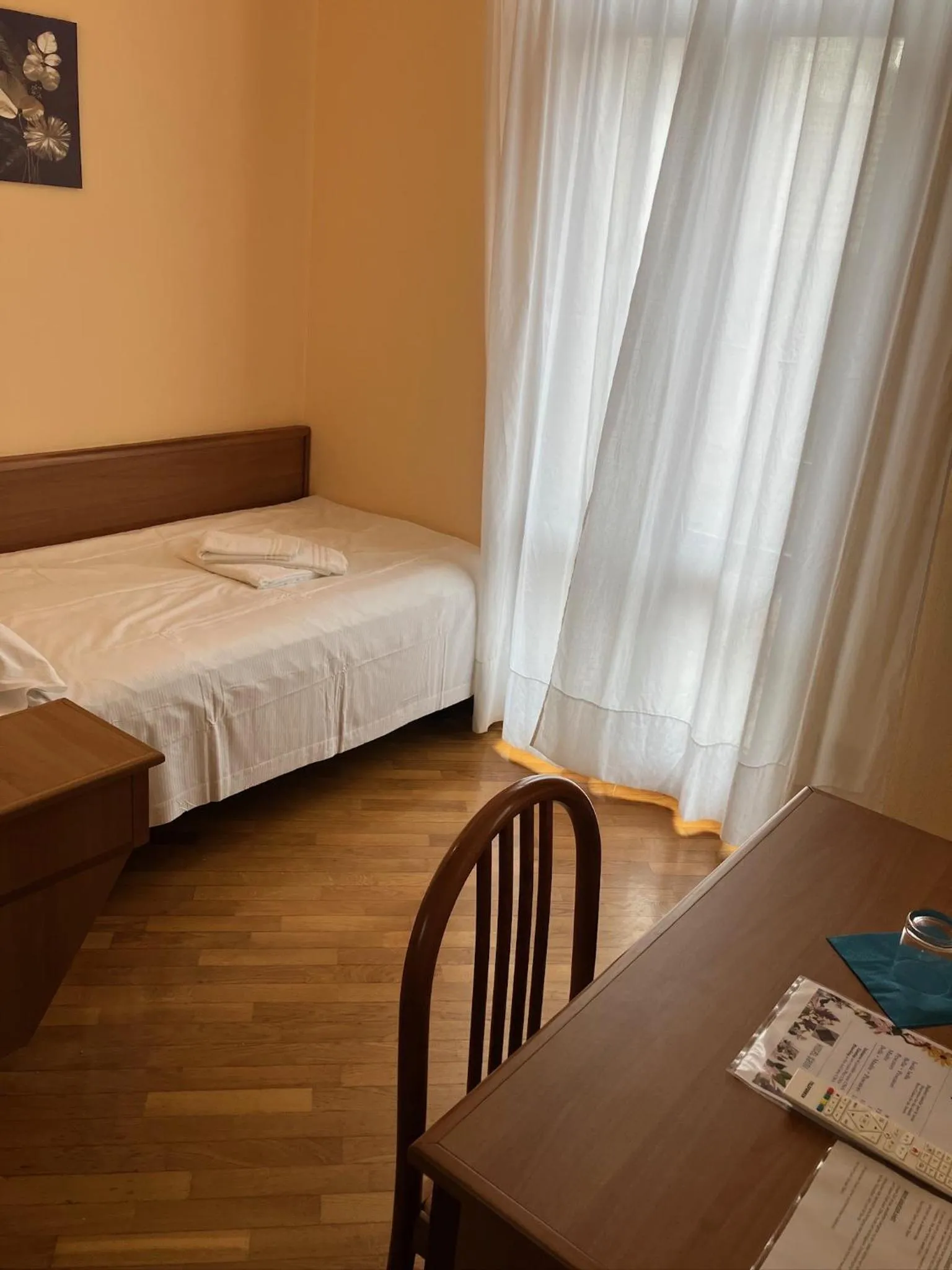 Bedroom, Bed in Hotel Saini with Air conditioning