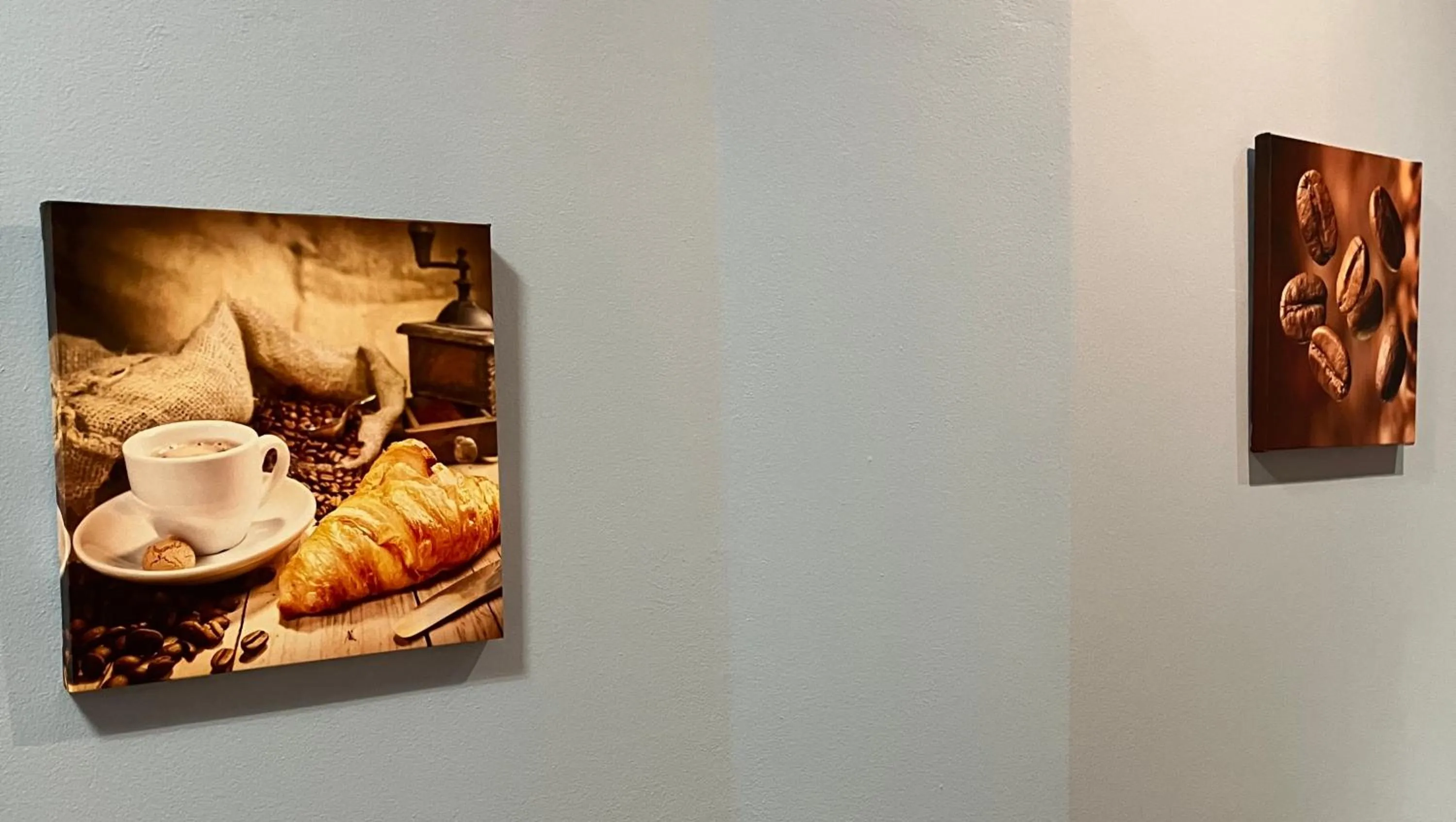 Breakfast in Hotel Saini with Air conditioning