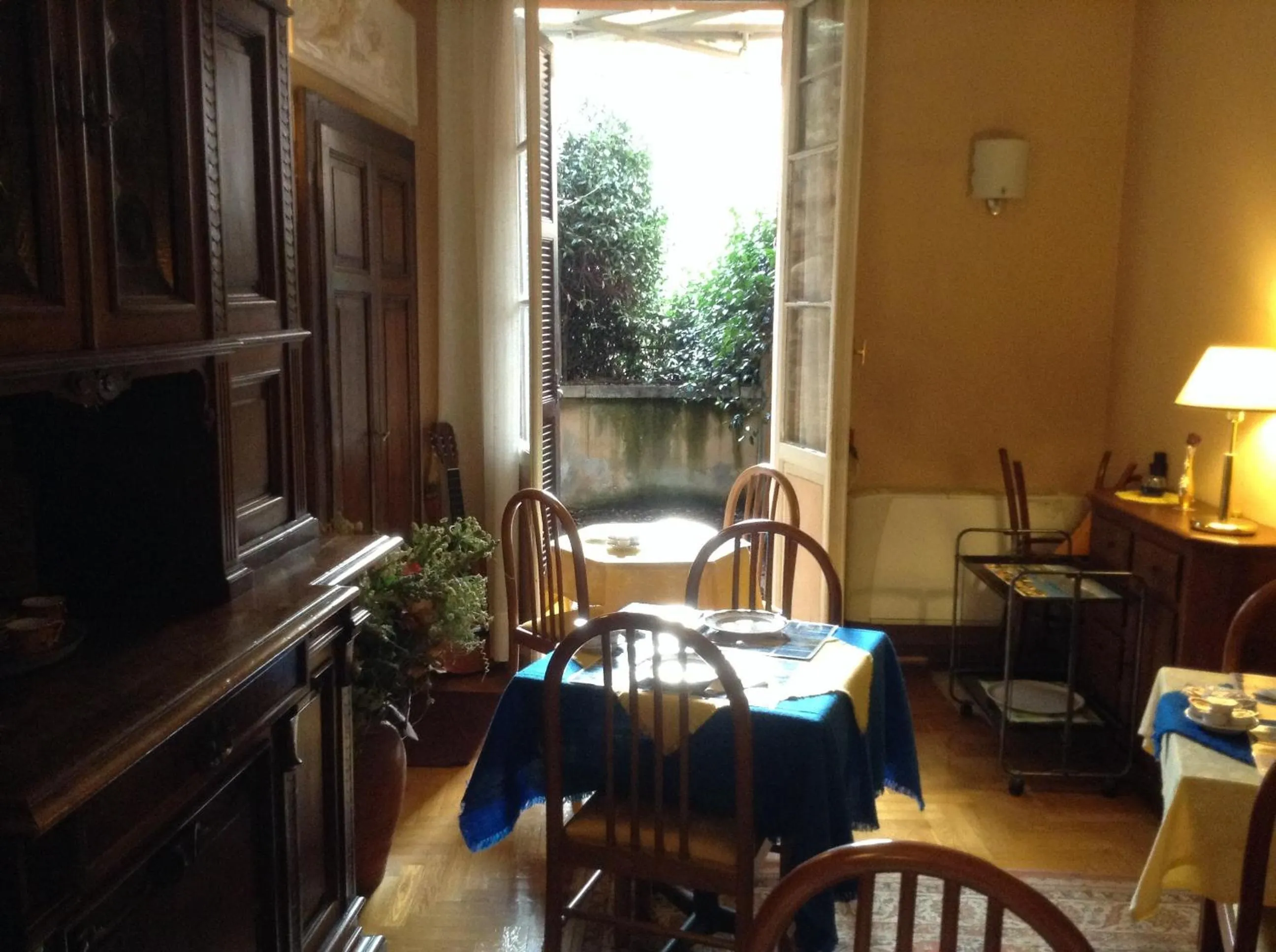 Restaurant/places to eat in Hotel Saini with Air conditioning