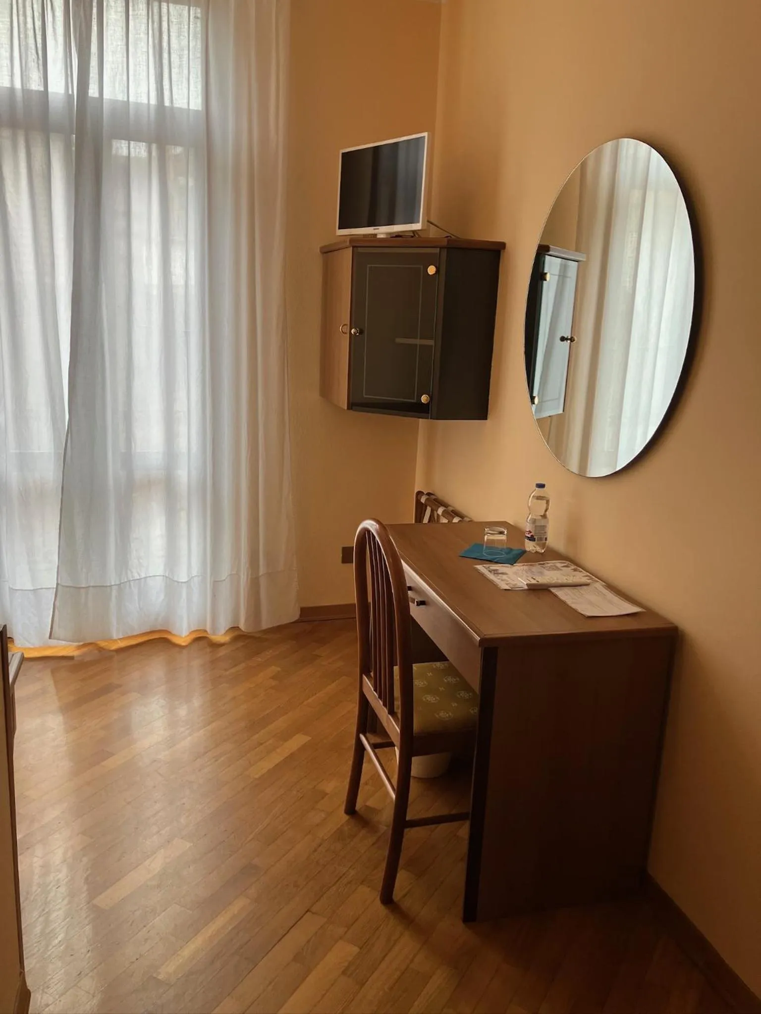 Bedroom in Hotel Saini with Air conditioning