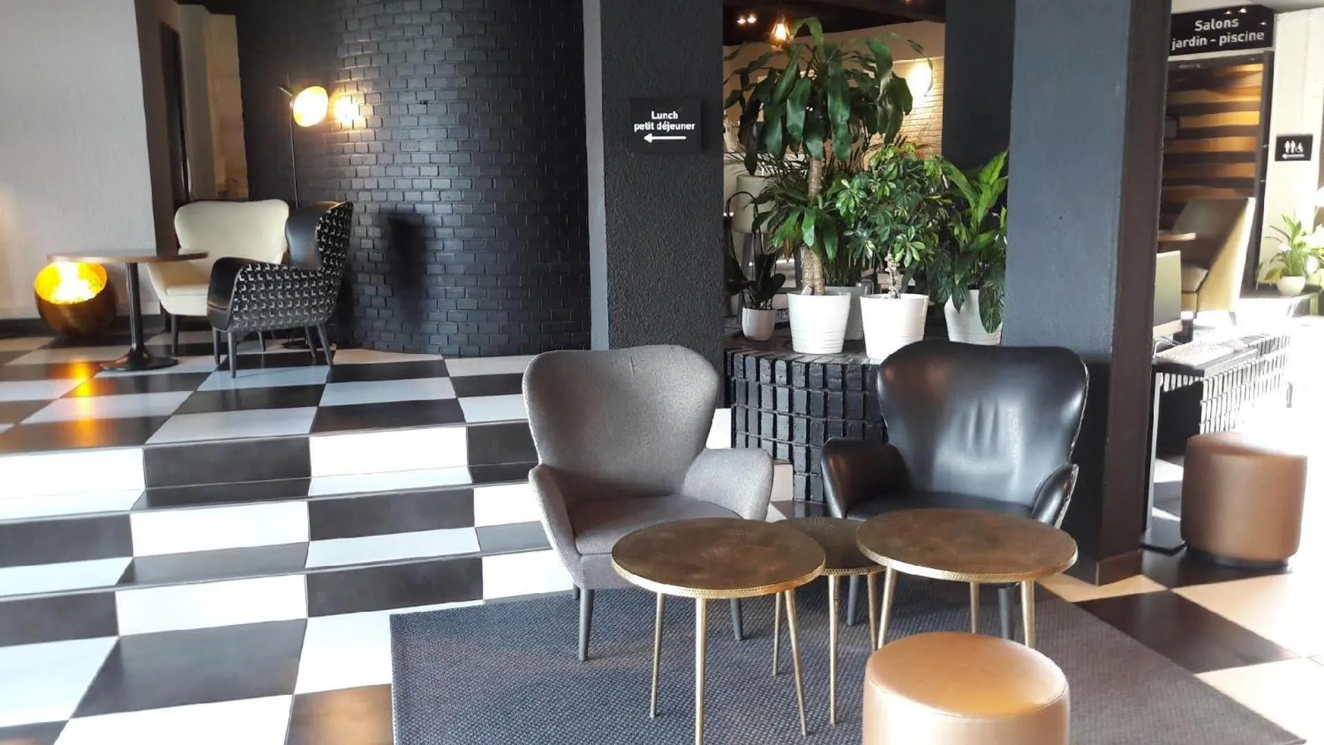 Living room in Golden Tulip Roissy Saint Witz