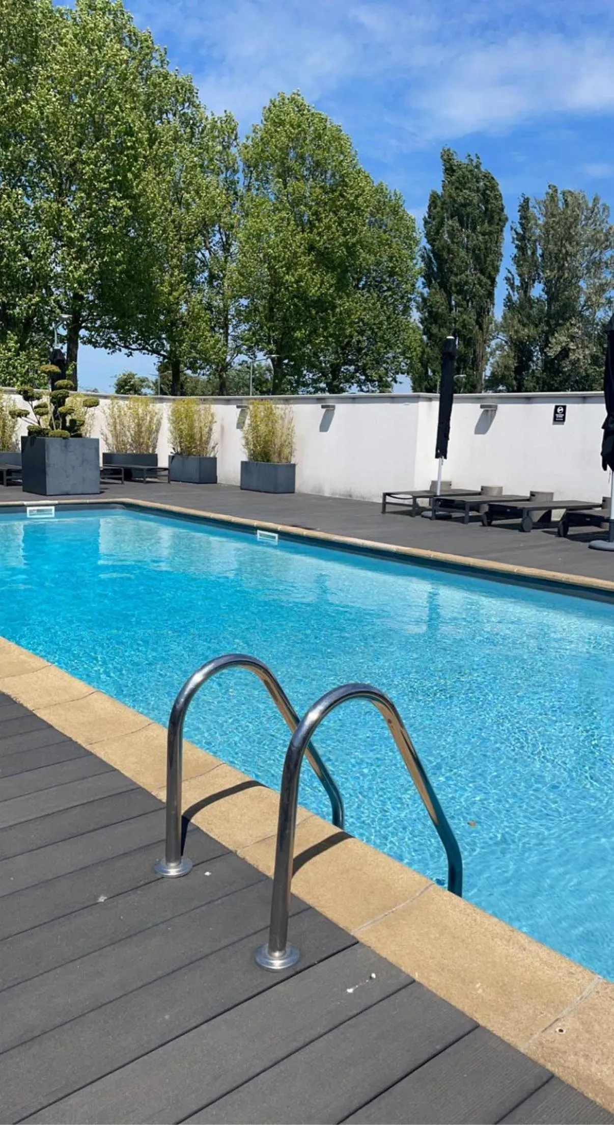 Swimming pool in Golden Tulip Roissy Saint Witz