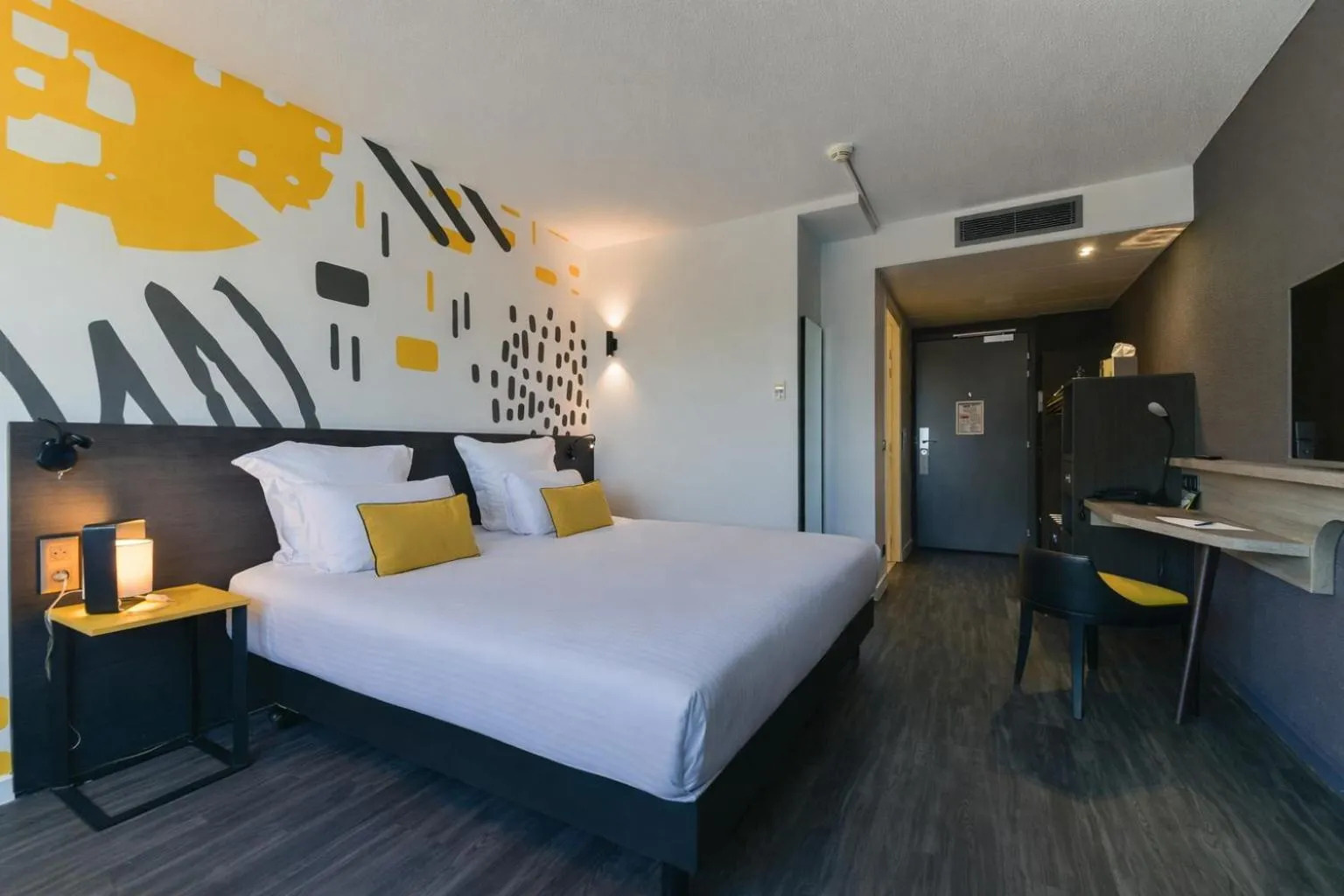 Bed in Golden Tulip Roissy Saint Witz