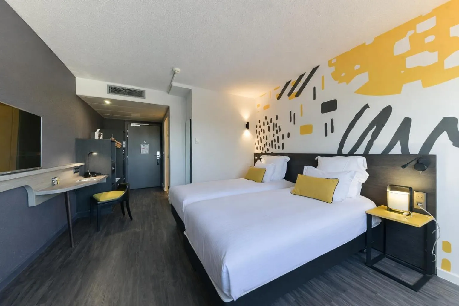 Bed in Golden Tulip Roissy Saint Witz